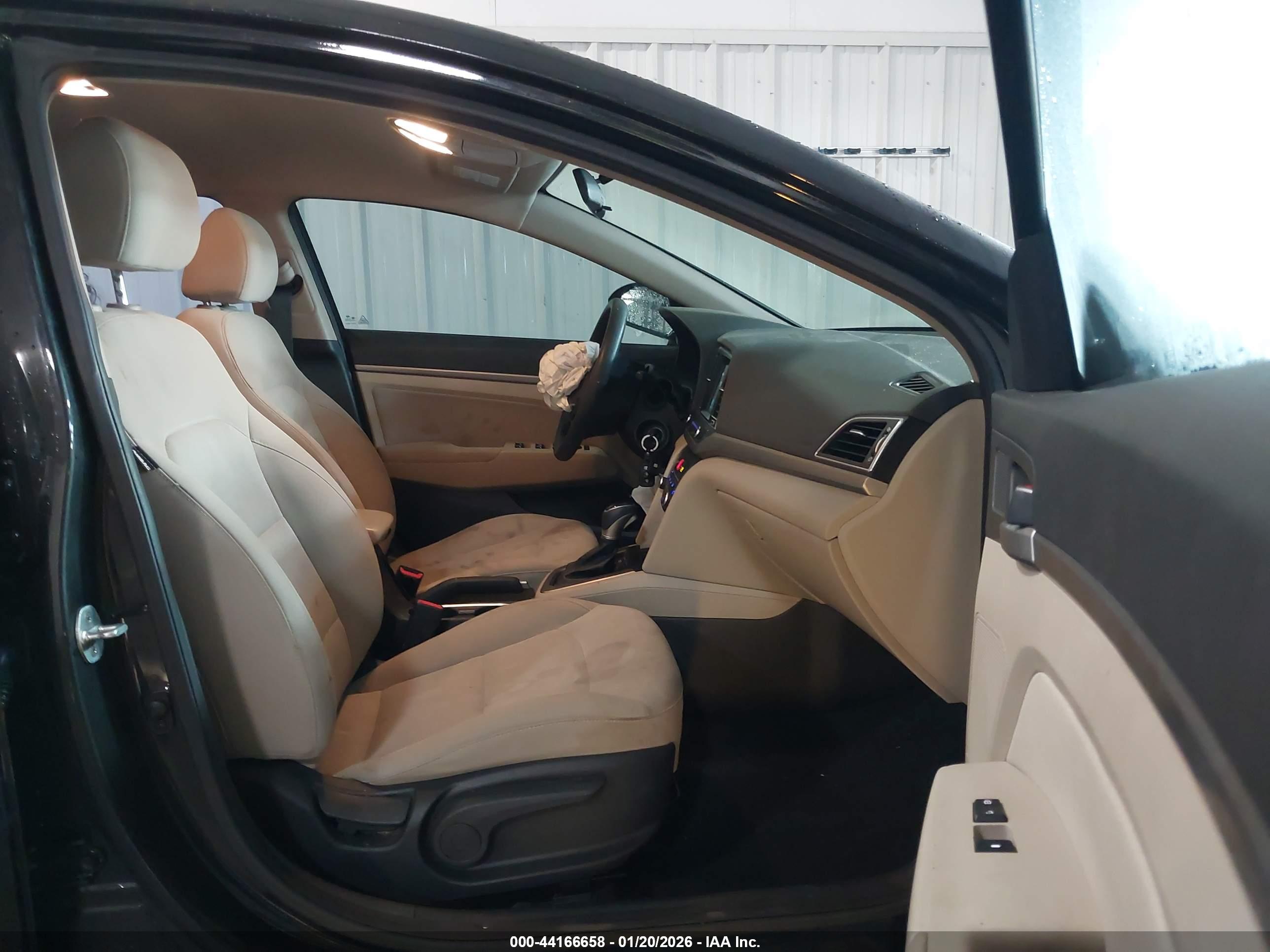 HYUNDAI ELANTRA image 5