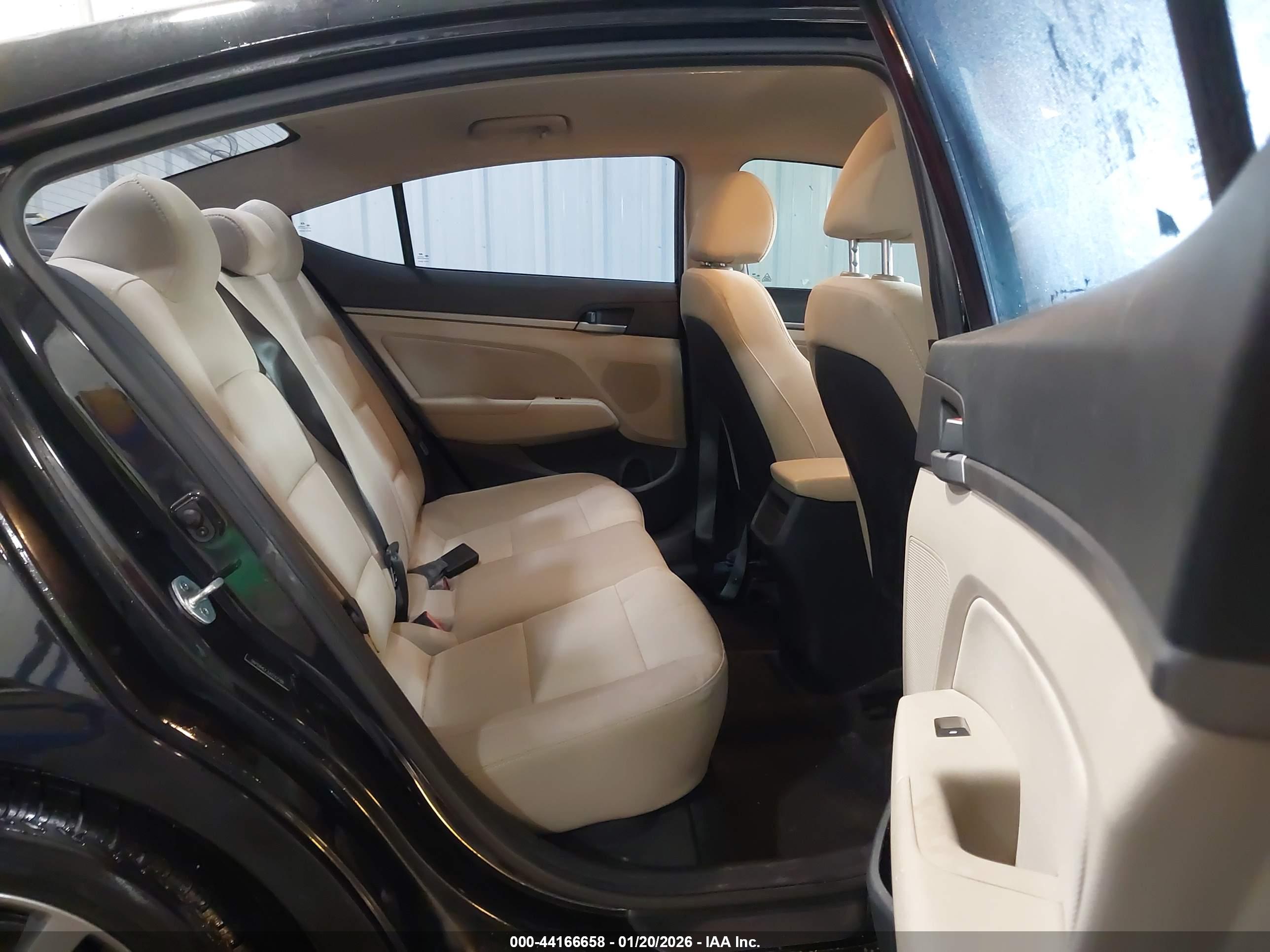 HYUNDAI ELANTRA image 8