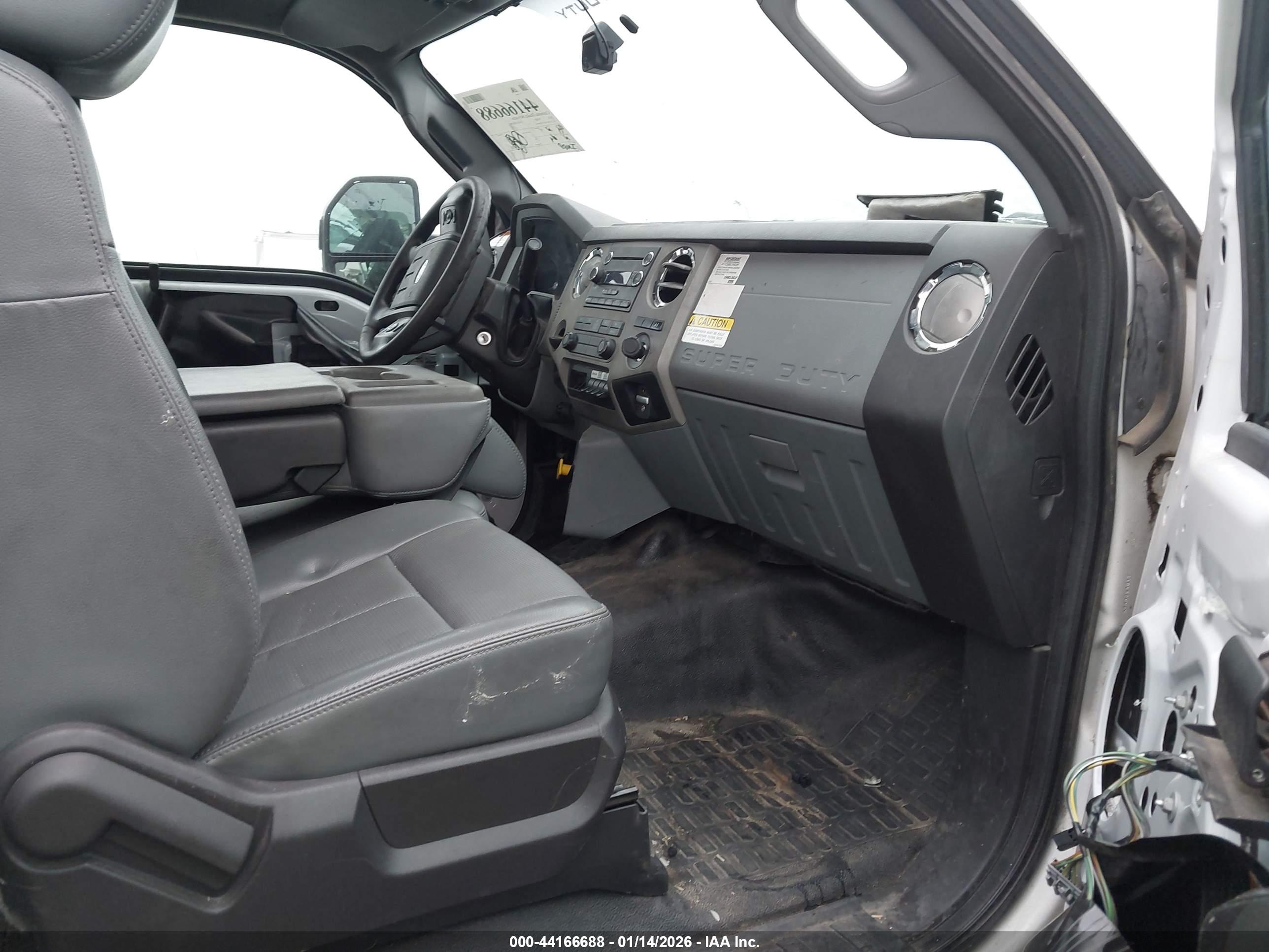 FORD F-650 image 8