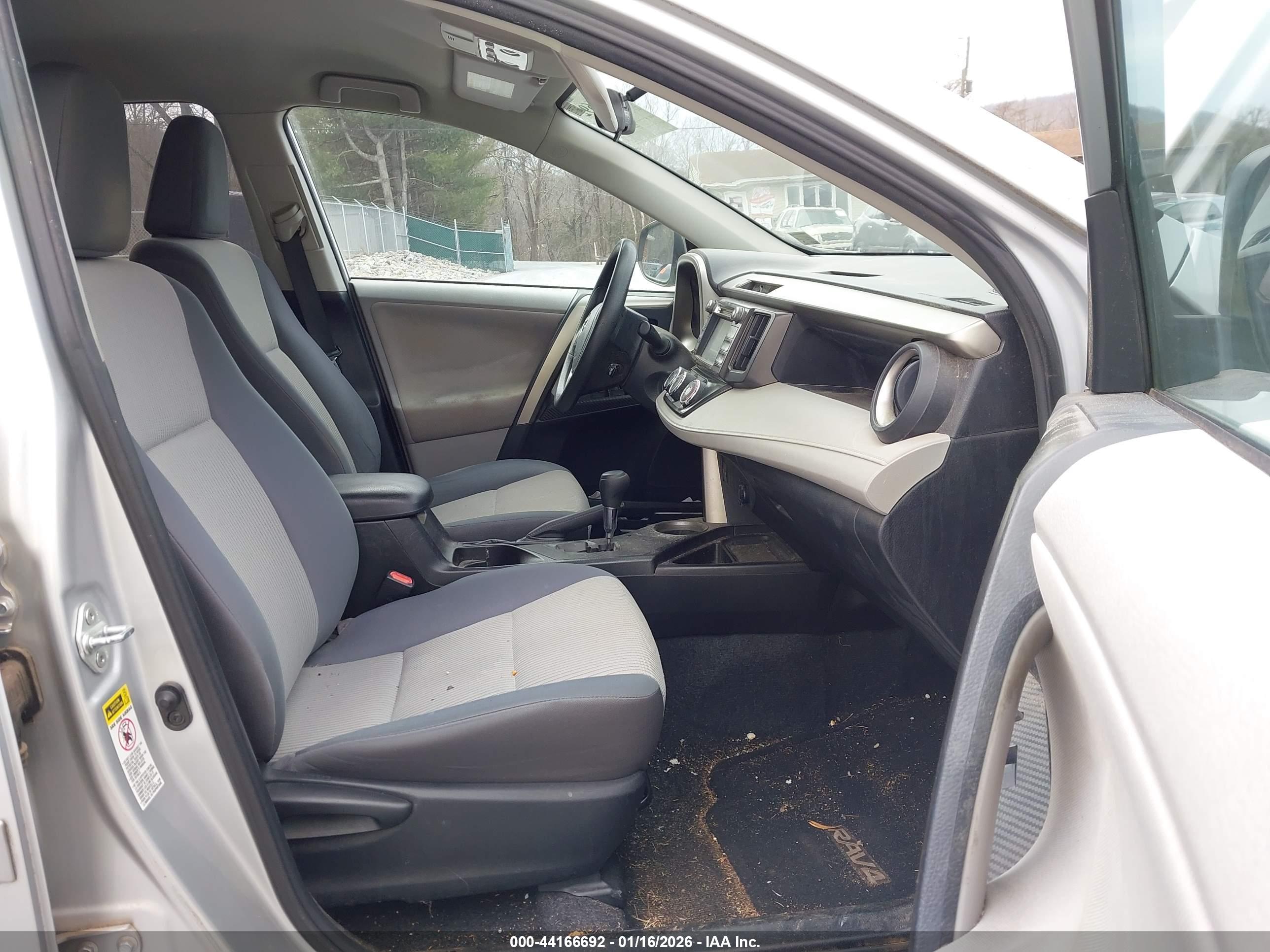TOYOTA RAV4 image 5