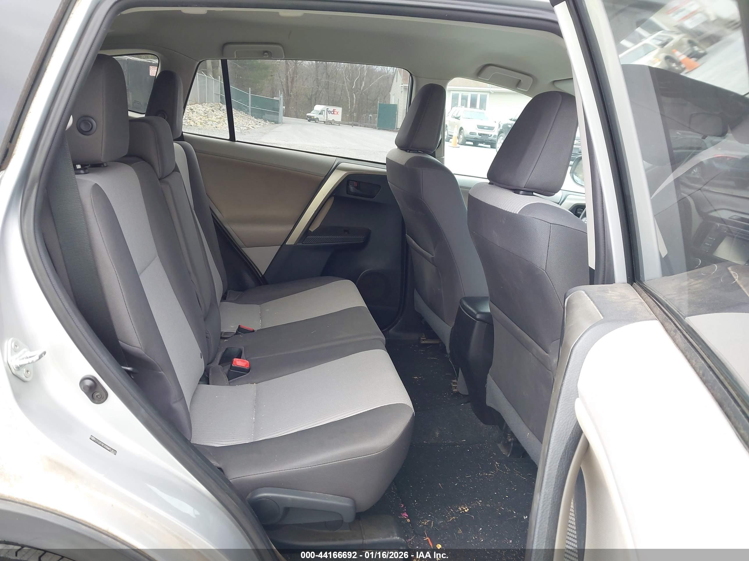 TOYOTA RAV4 image 8