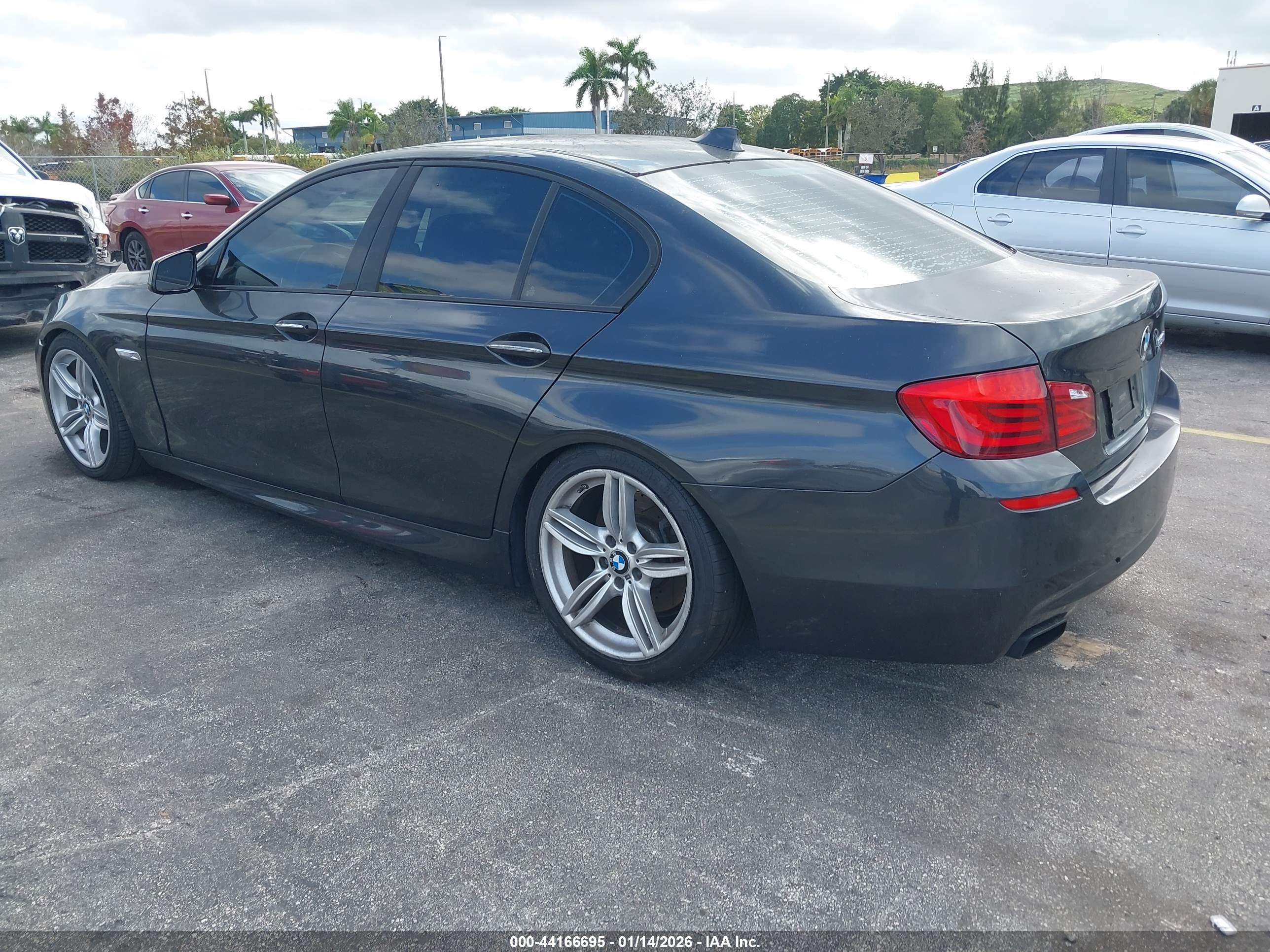 BMW 550I image 3
