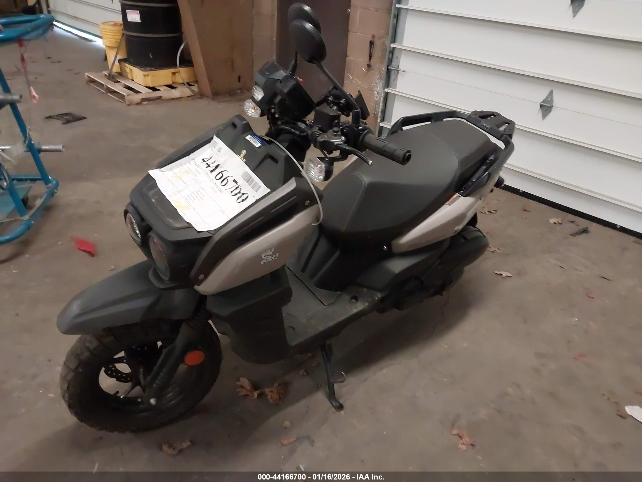 YAMAHA YW125 image 2
