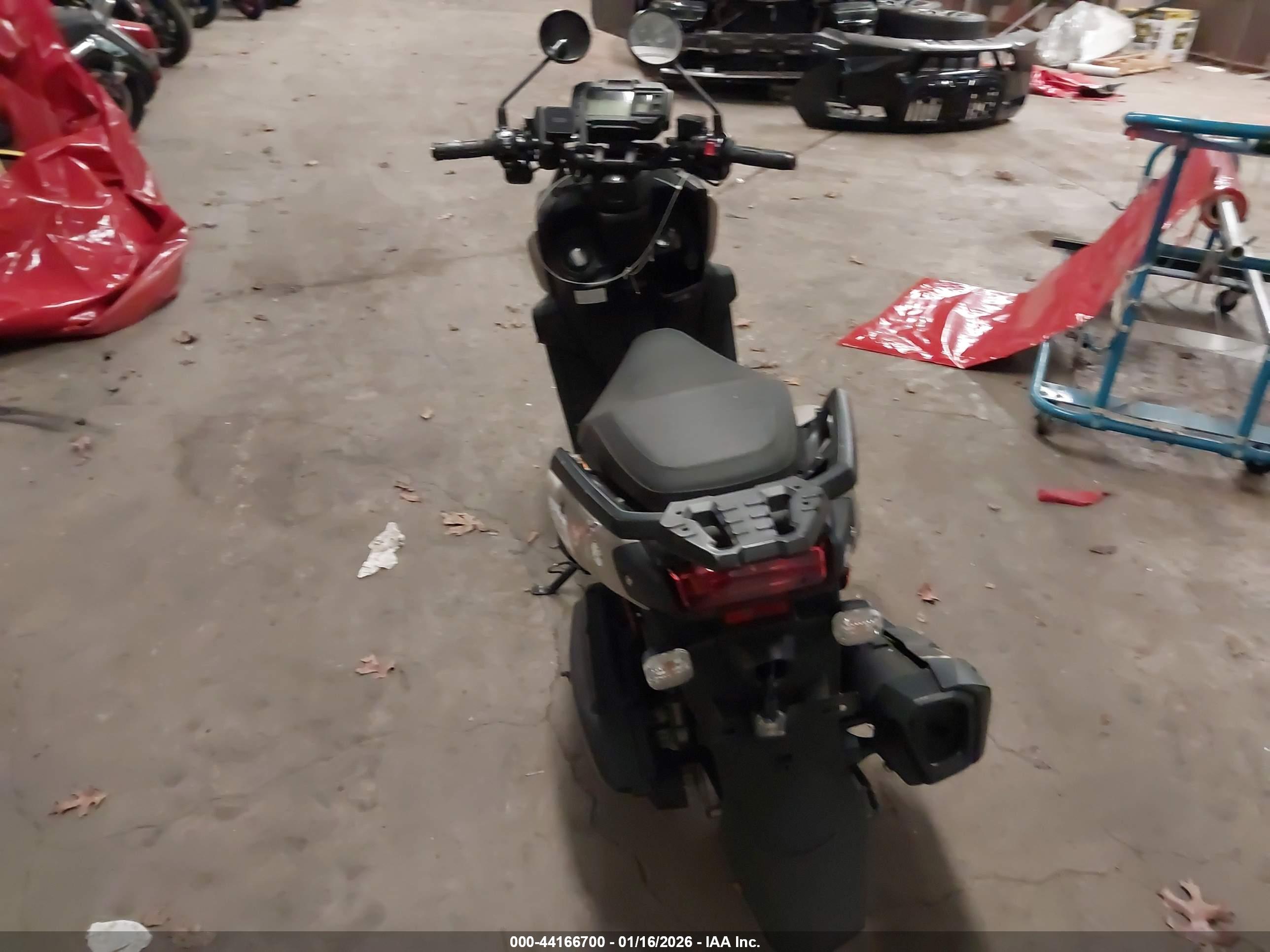 YAMAHA YW125 image 6