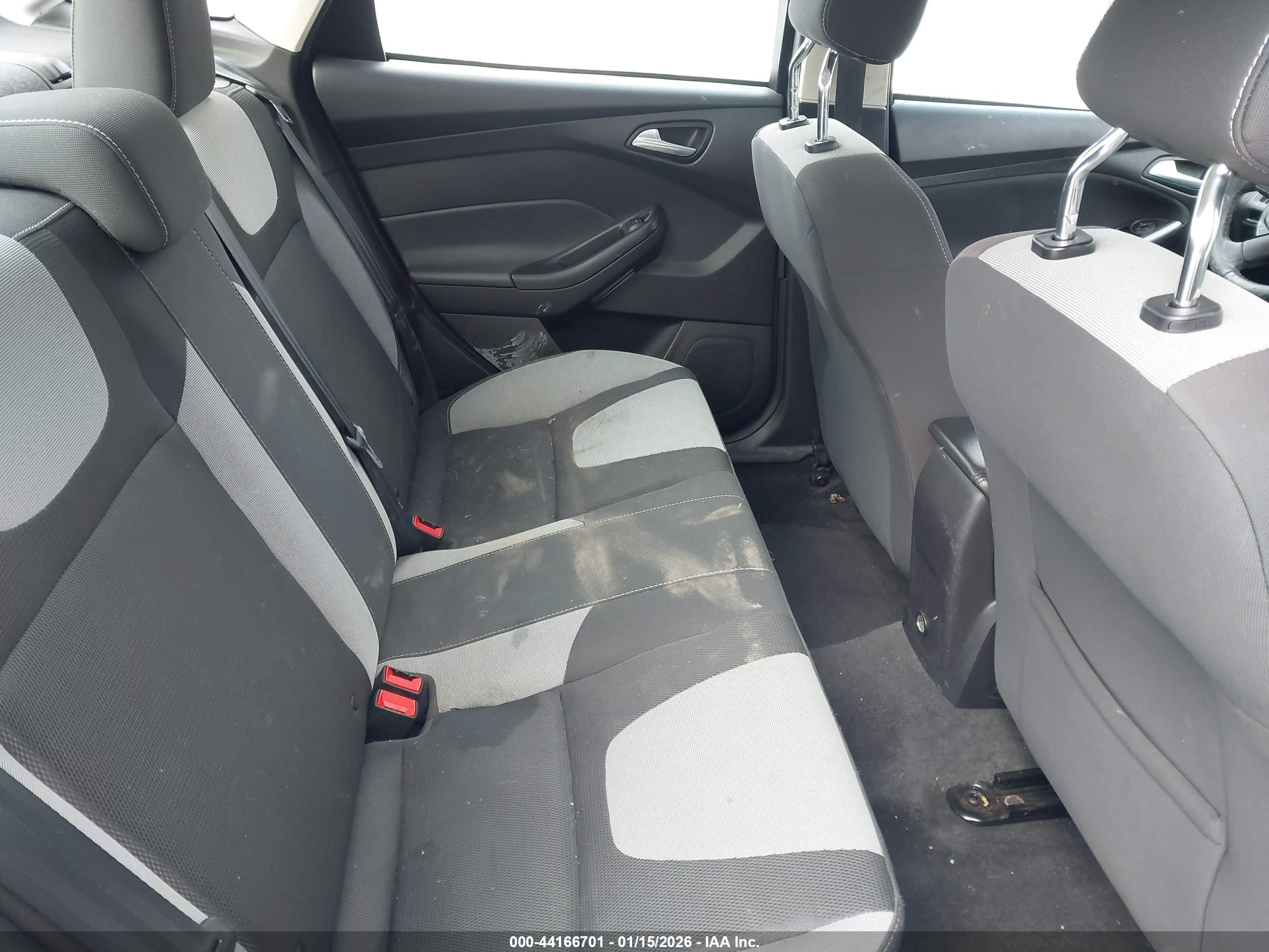 FORD FOCUS image 8