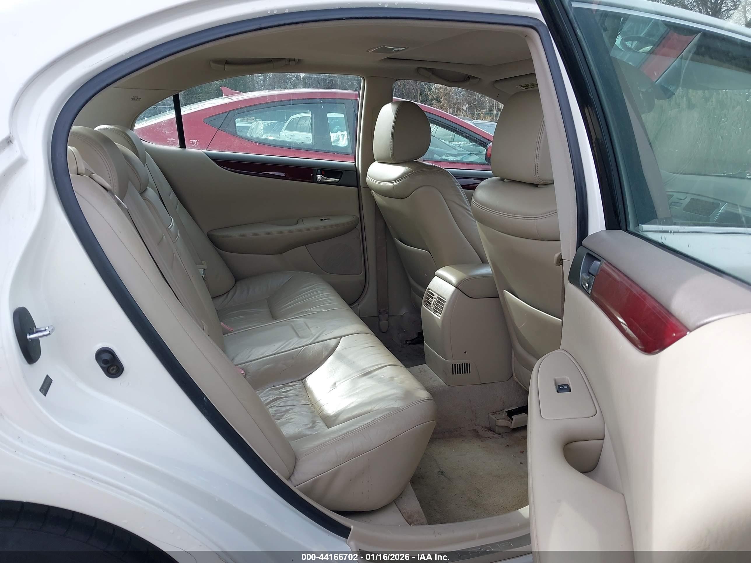 LEXUS ES image 8