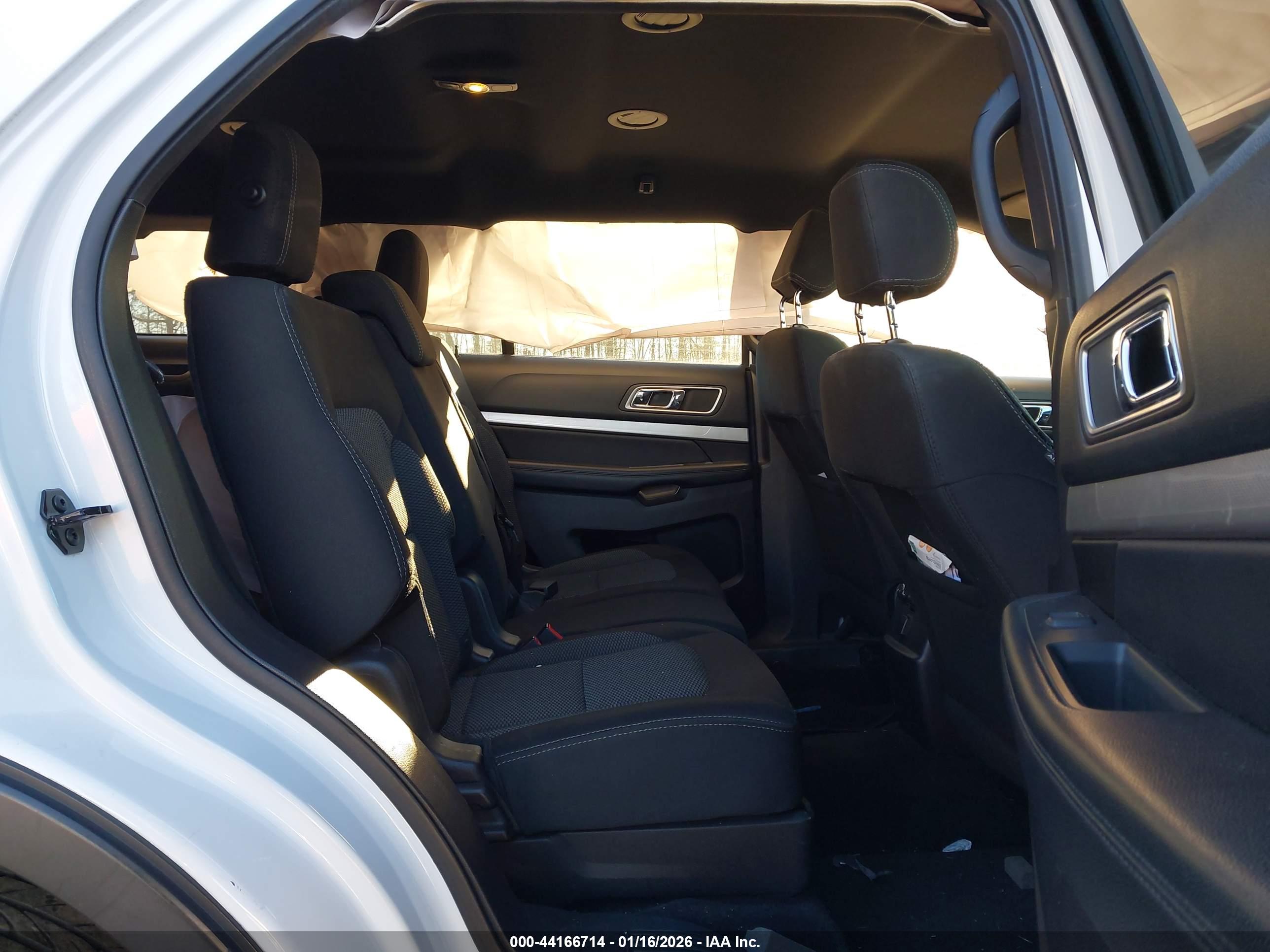 FORD EXPLORER image 8