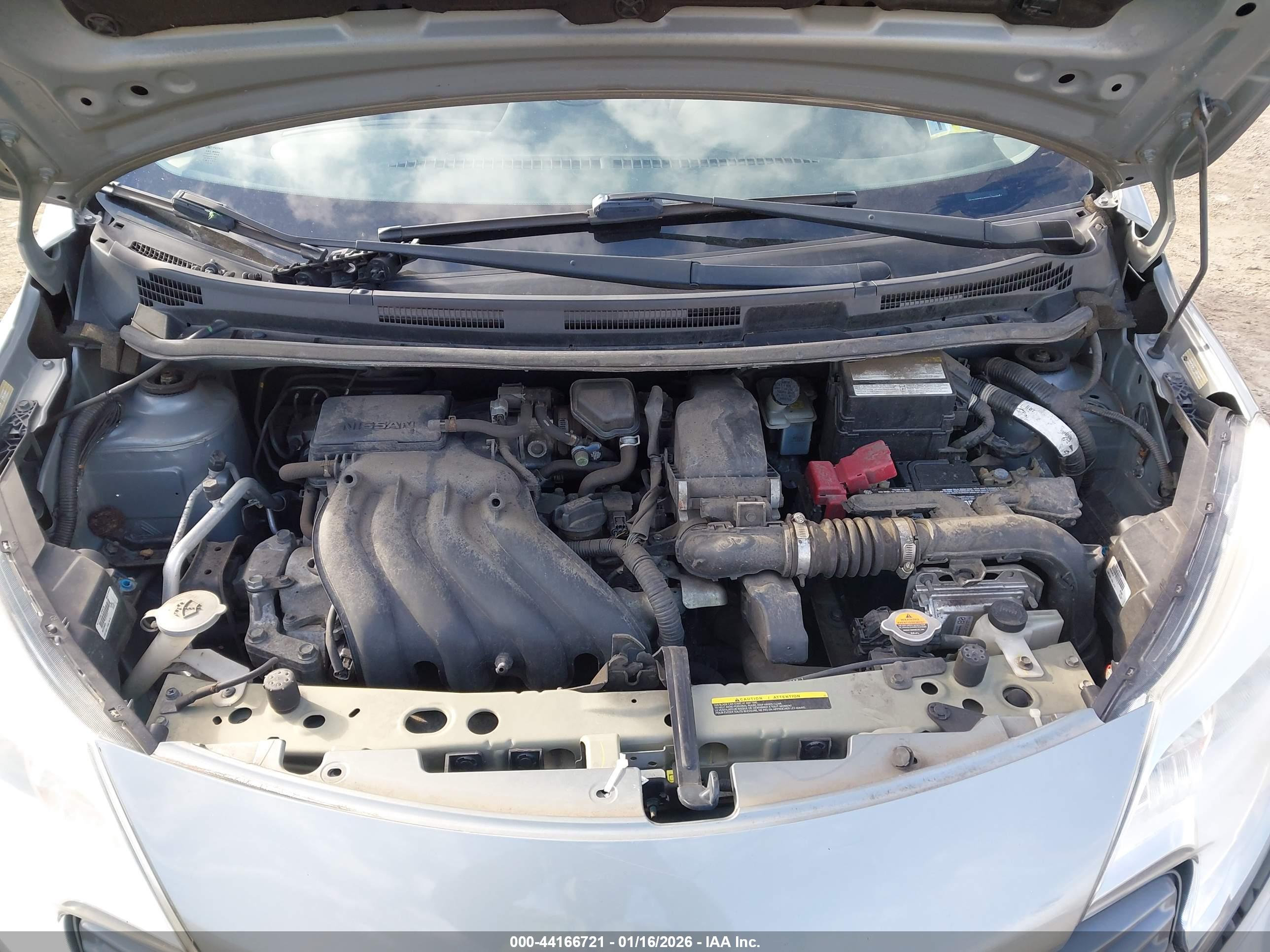 NISSAN VERSA image 10
