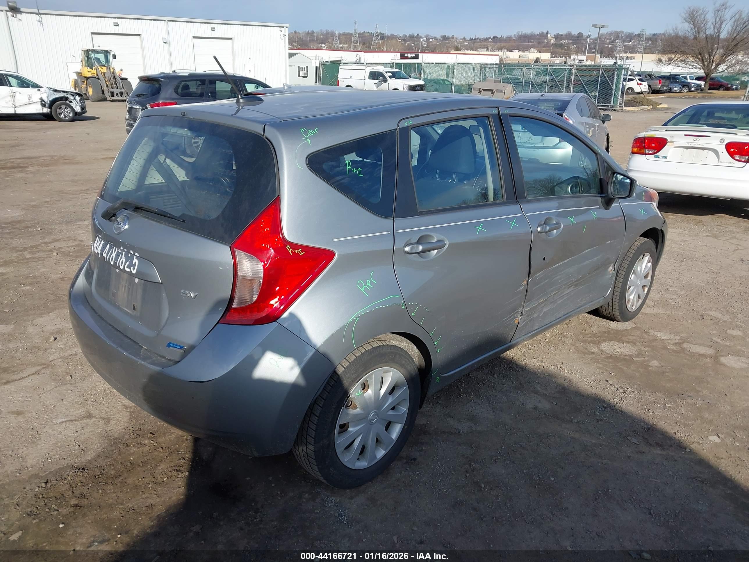 NISSAN VERSA image 4