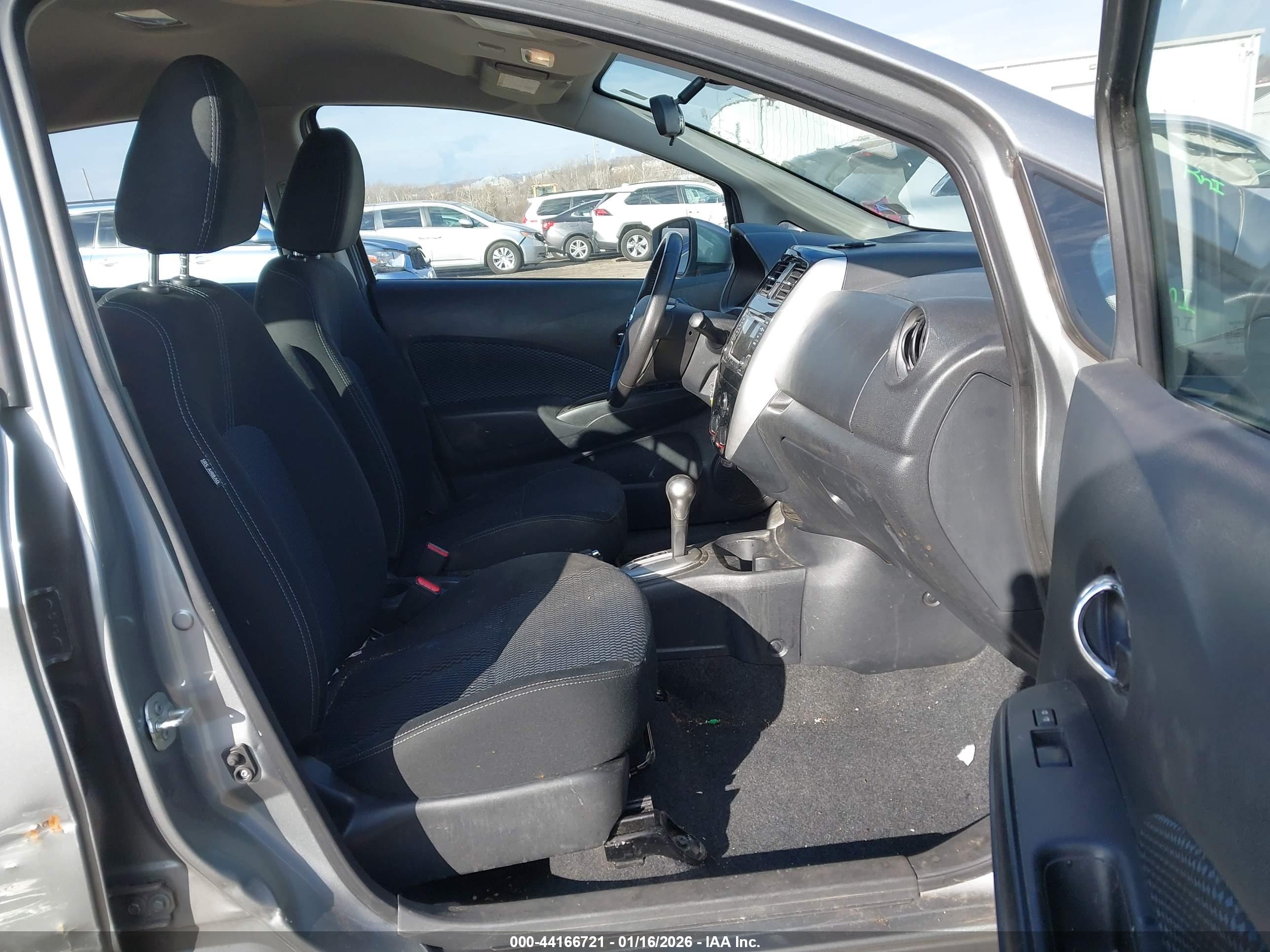 NISSAN VERSA image 5