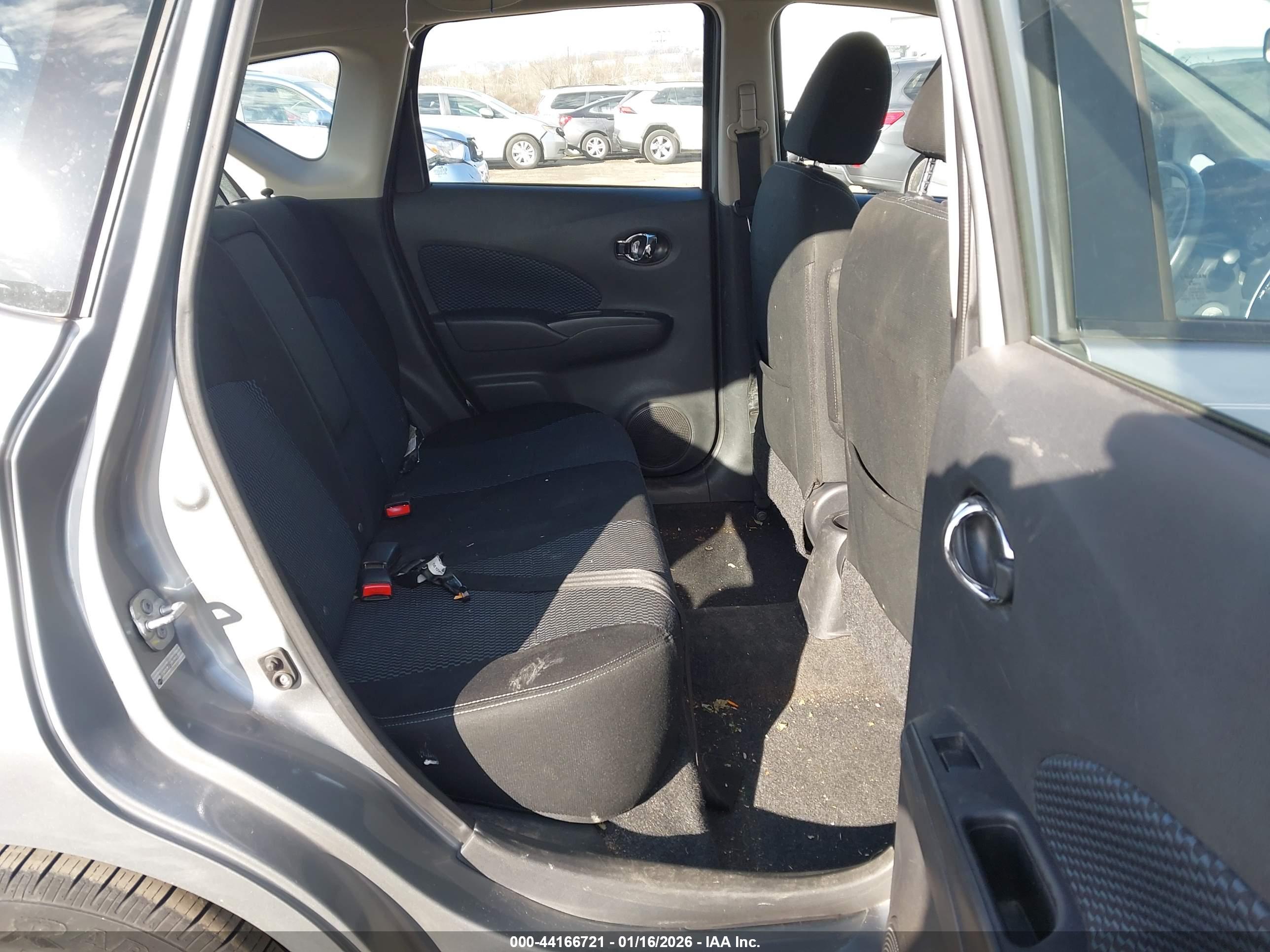 NISSAN VERSA image 8
