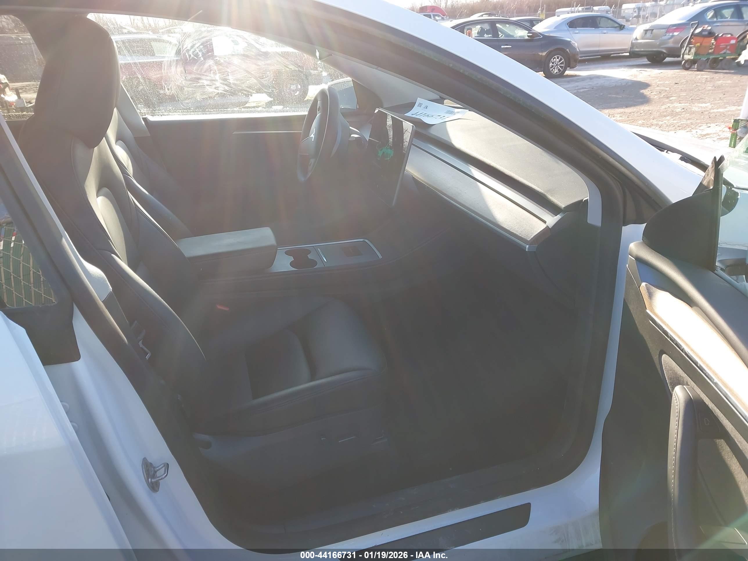 TESLA MODEL image 5