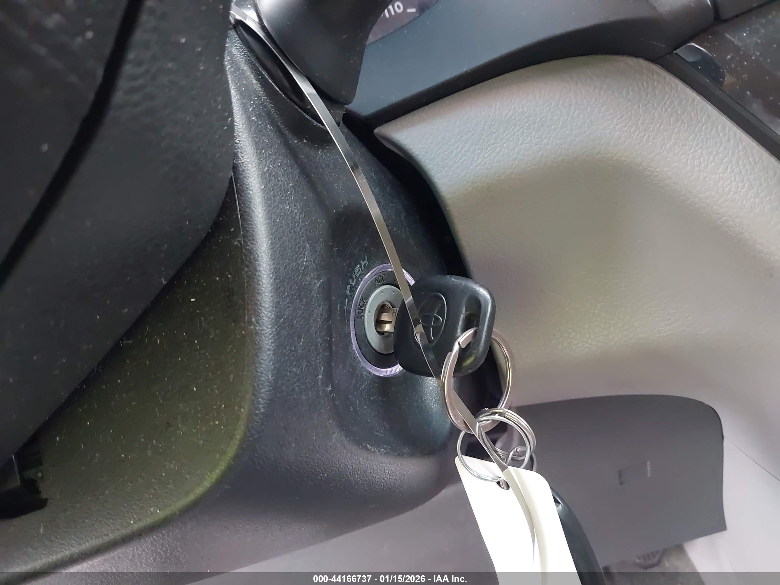 TOYOTA SIENNA image 11