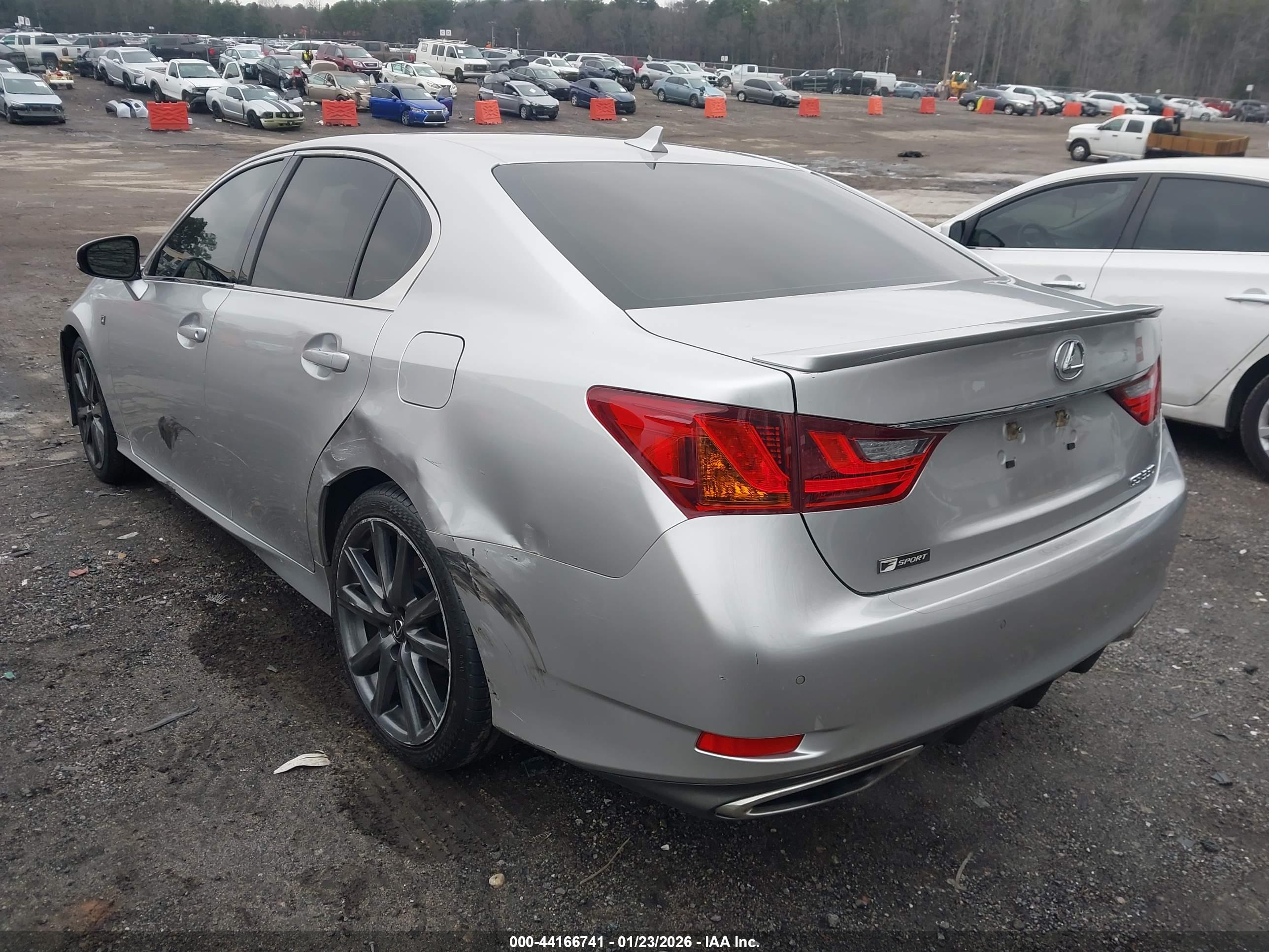 LEXUS GS image 3
