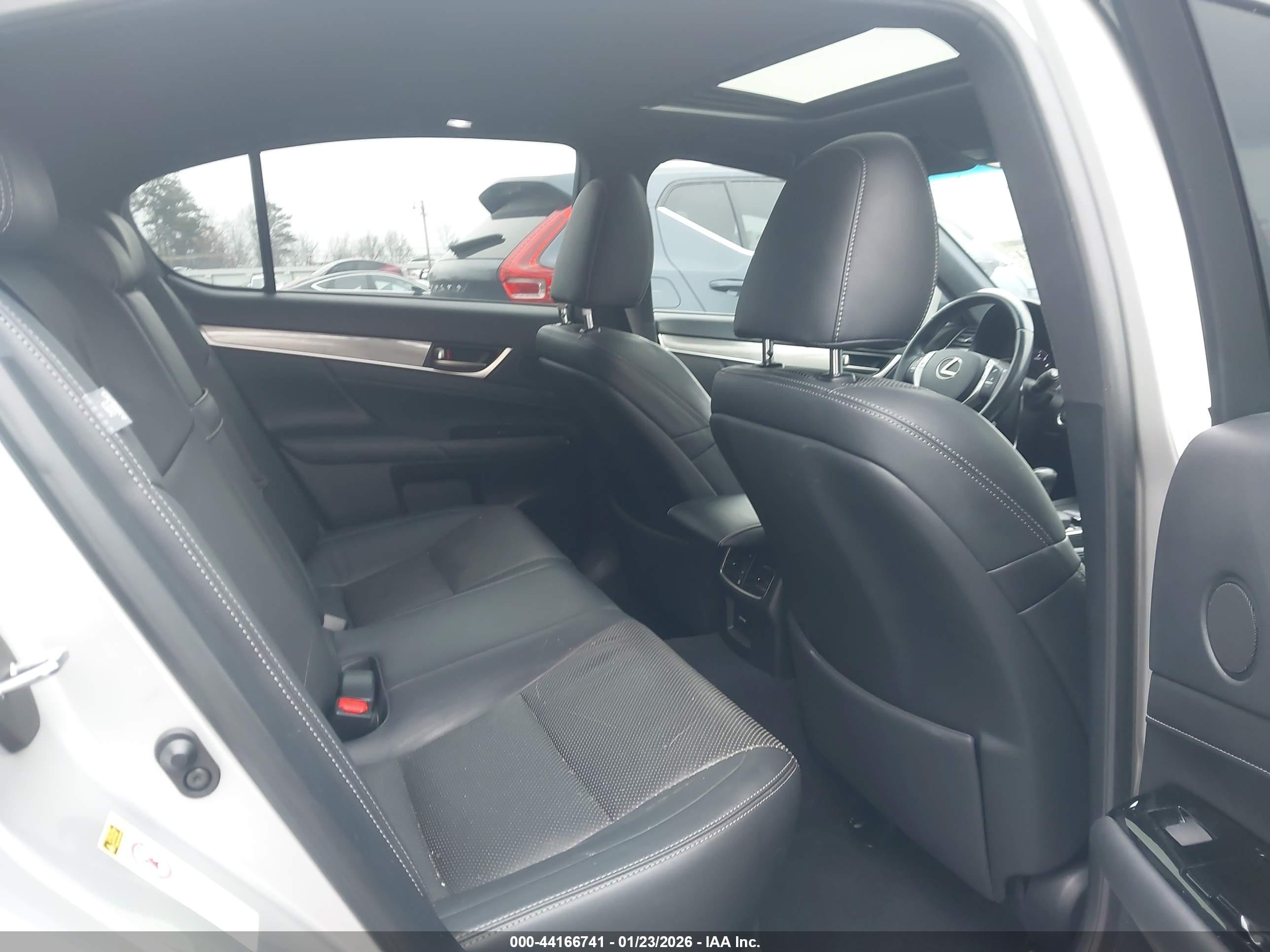 LEXUS GS image 8