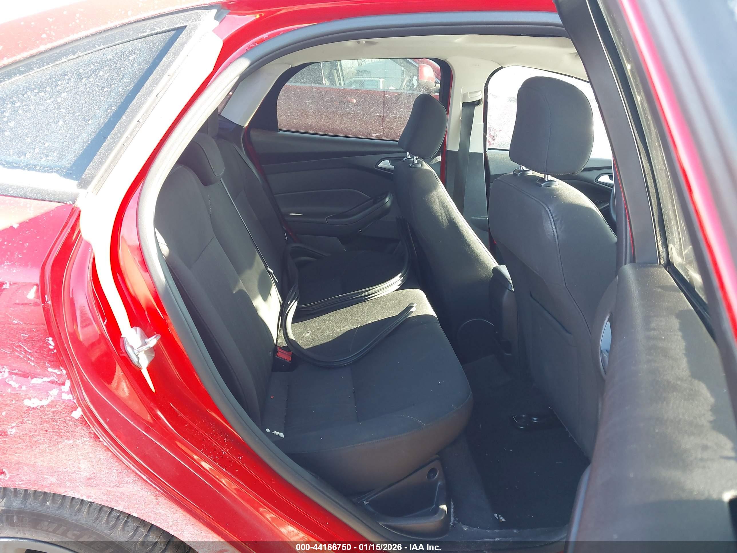 FORD FOCUS image 8
