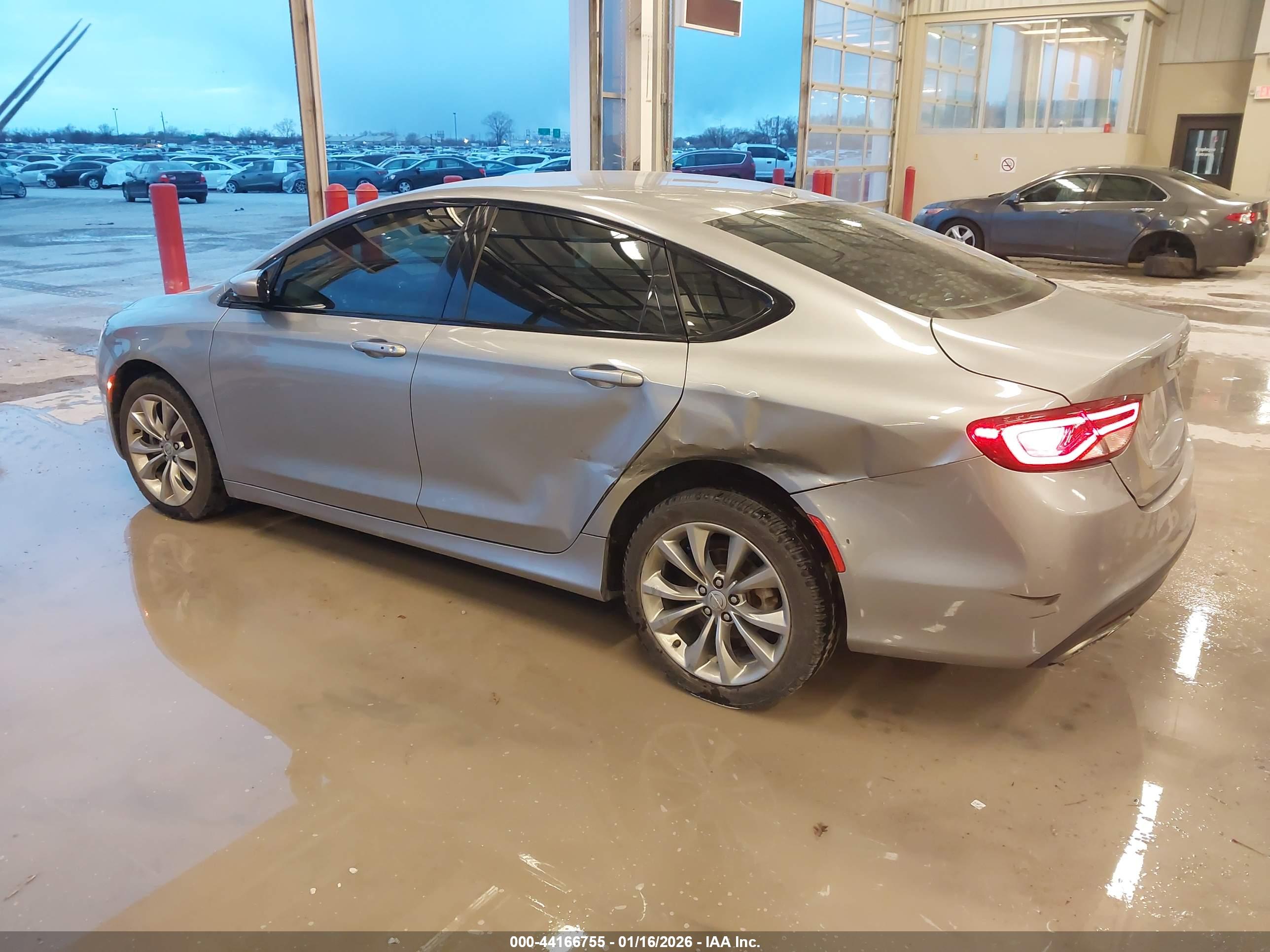 CHRYSLER 200 image 3