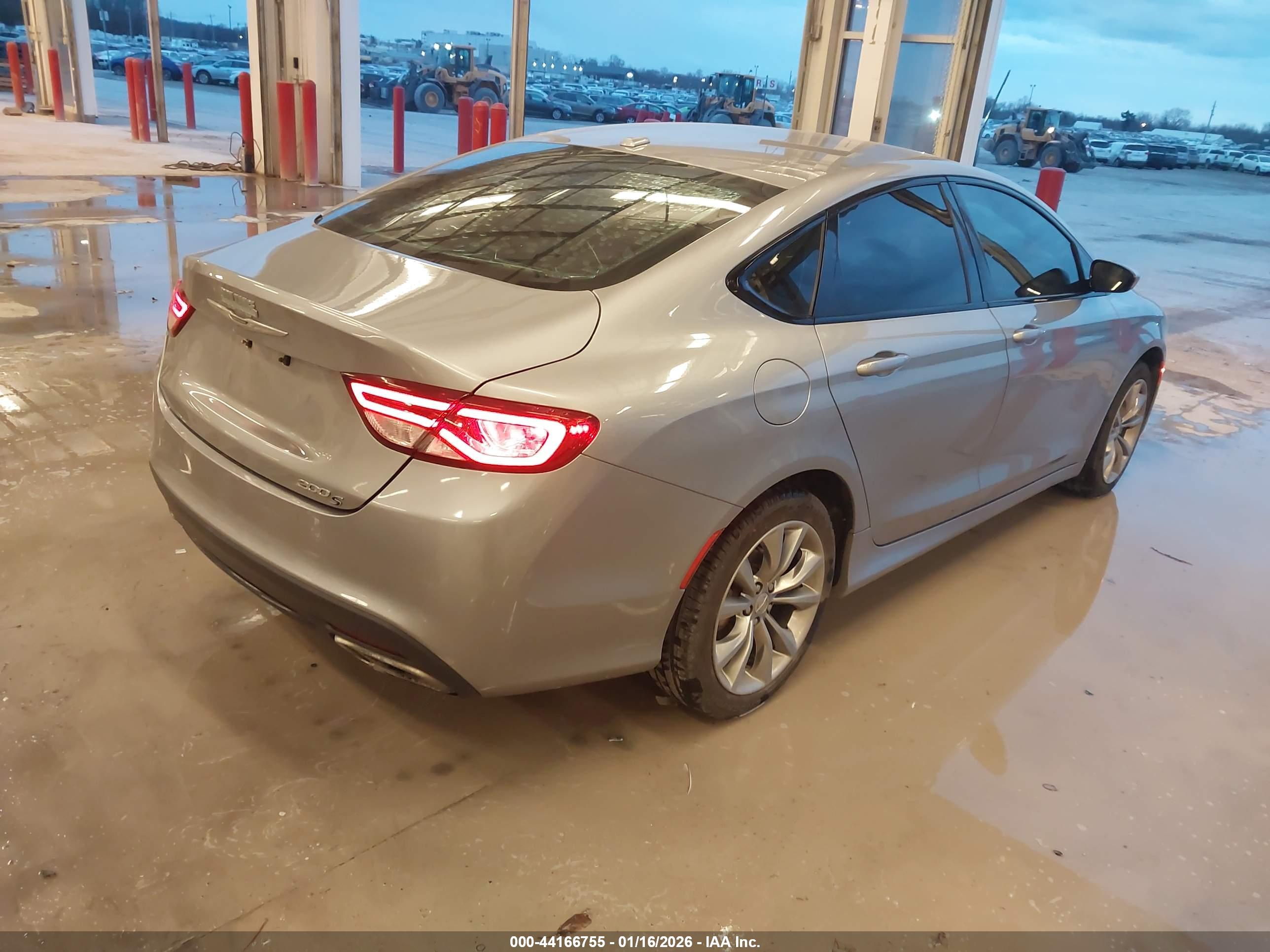 CHRYSLER 200 image 4