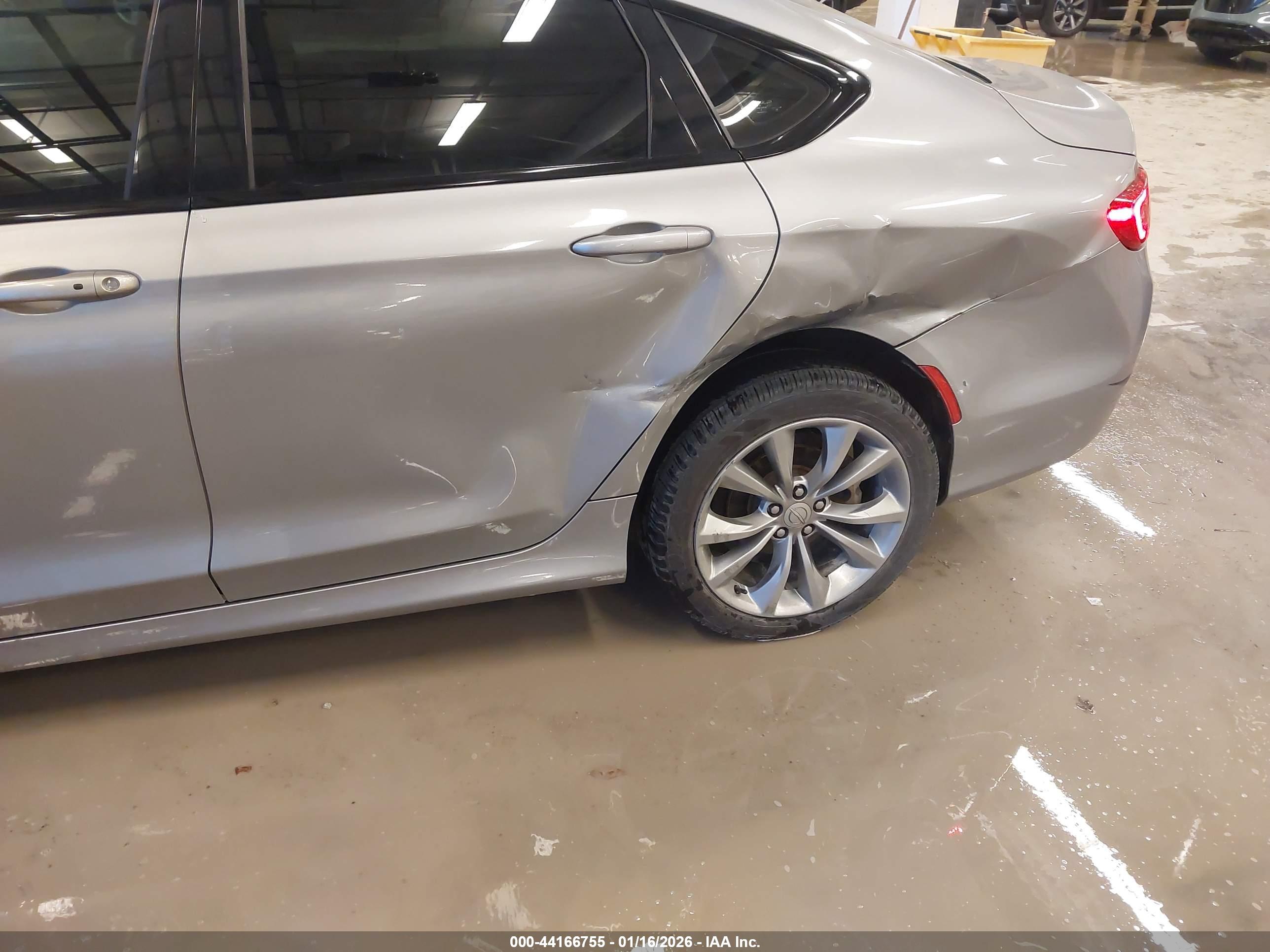 CHRYSLER 200 image 6
