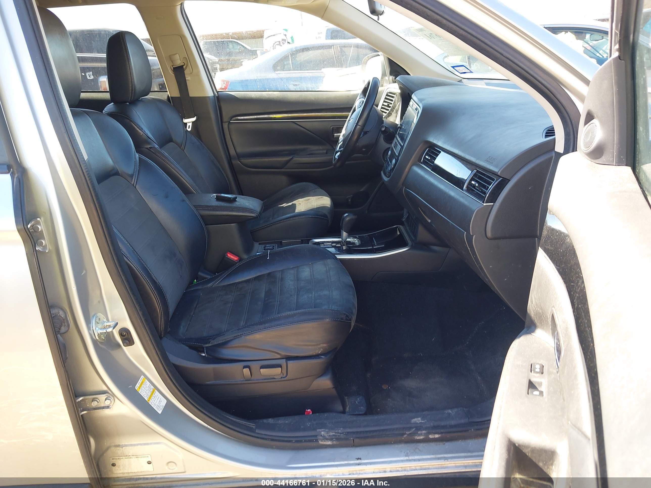 MITSUBISHI OUTLANDER image 5