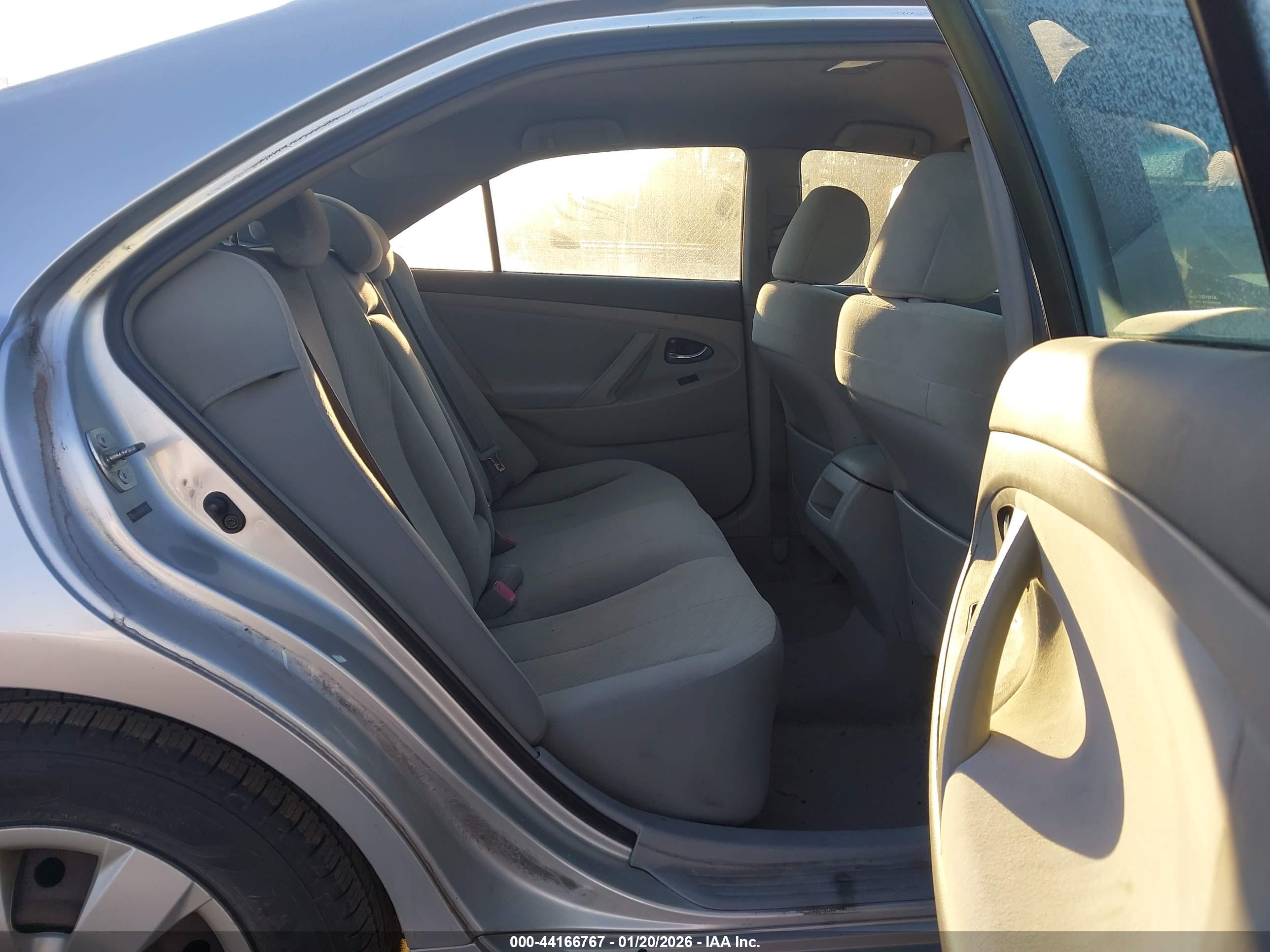 TOYOTA CAMRY image 8