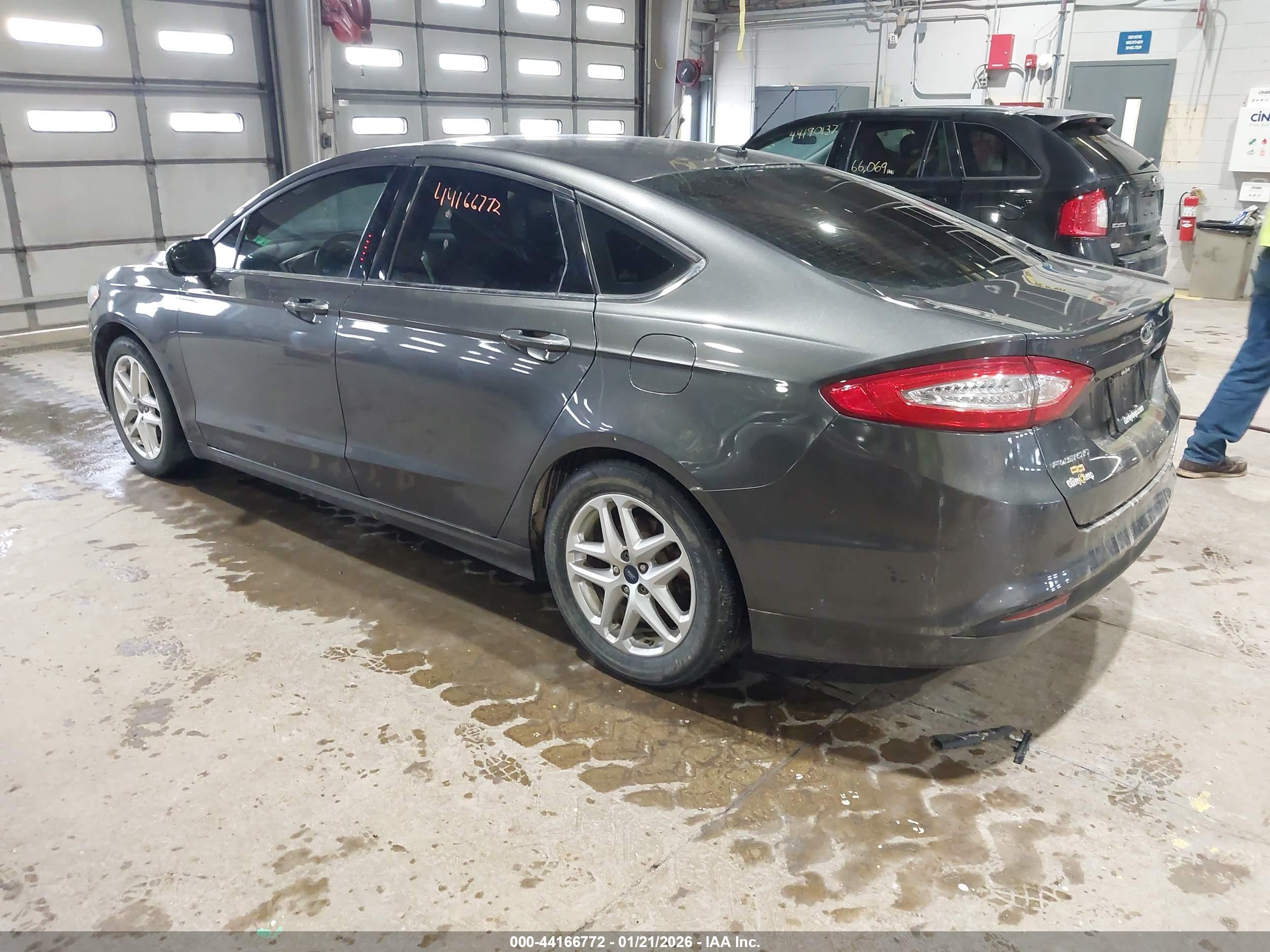 FORD FUSION image 3