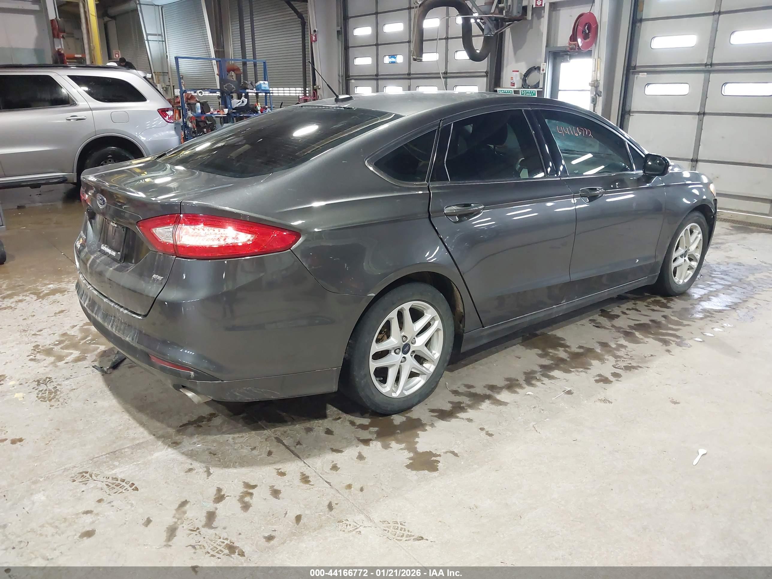 FORD FUSION image 4