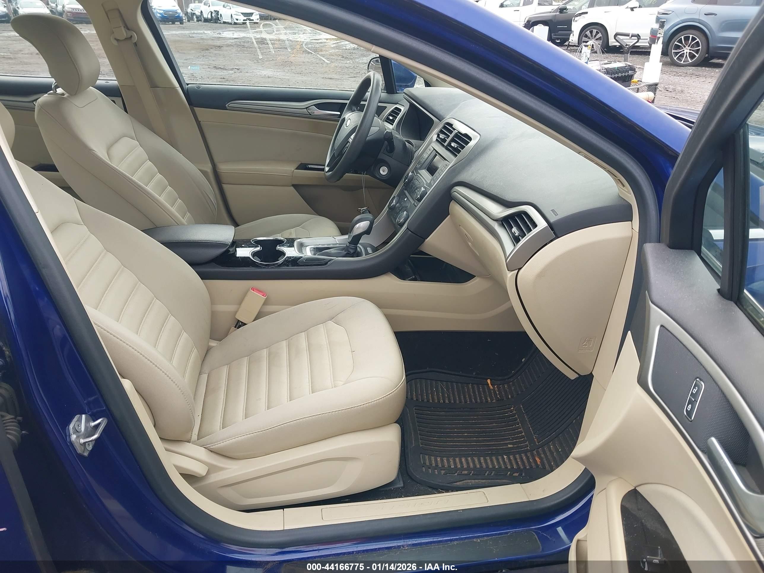 FORD FUSION image 5