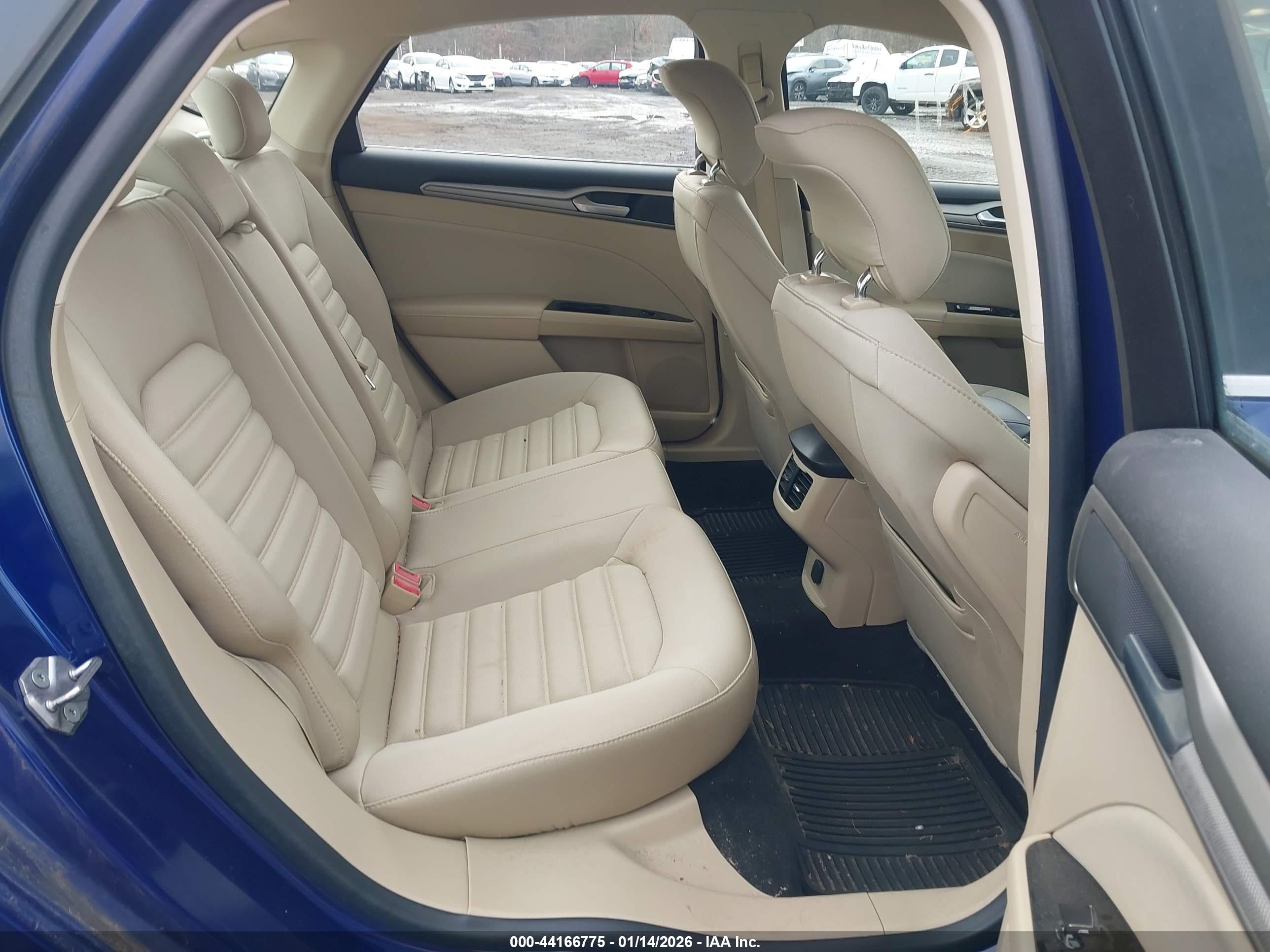 FORD FUSION image 8