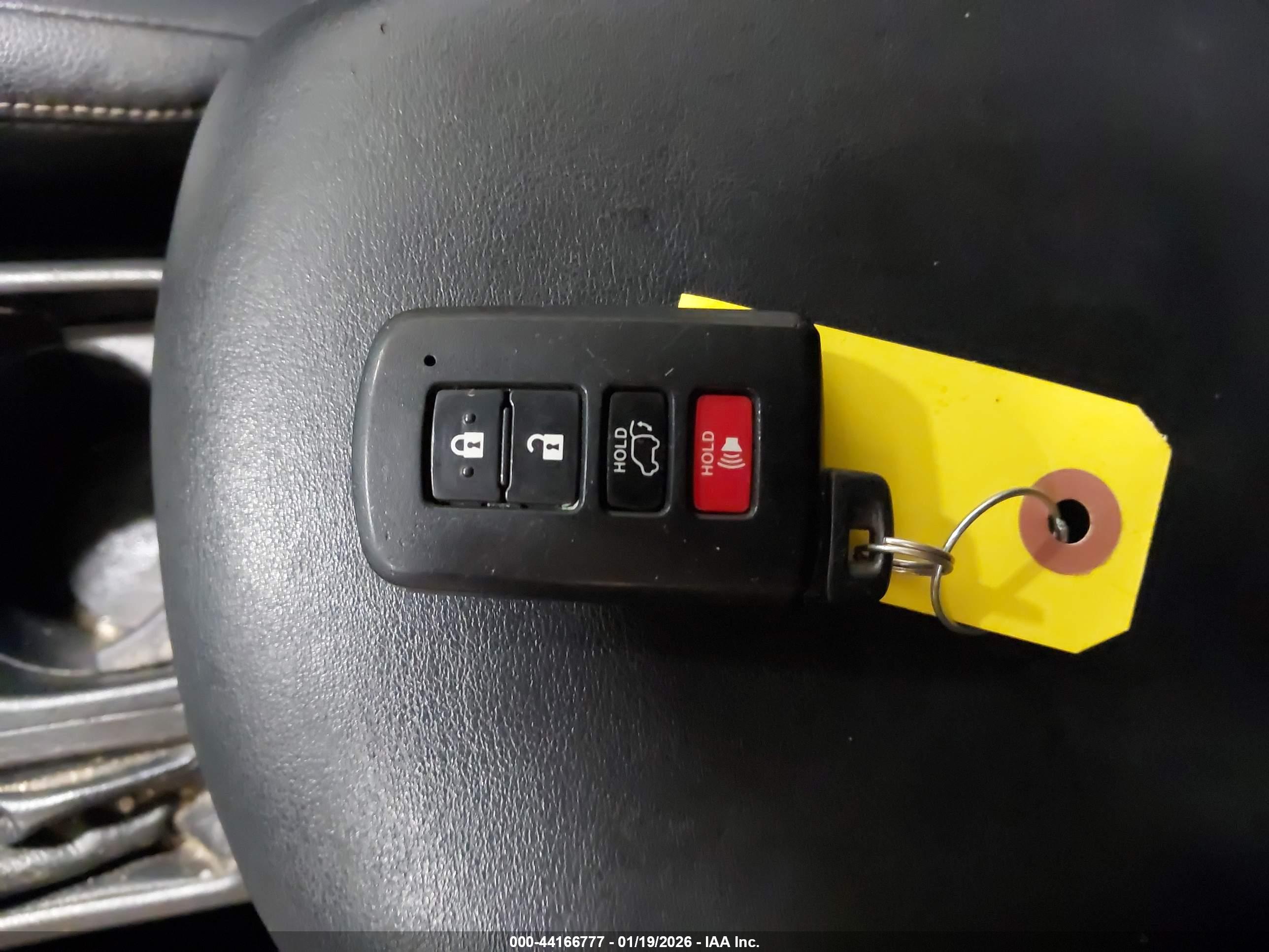 TOYOTA RAV4 image 11