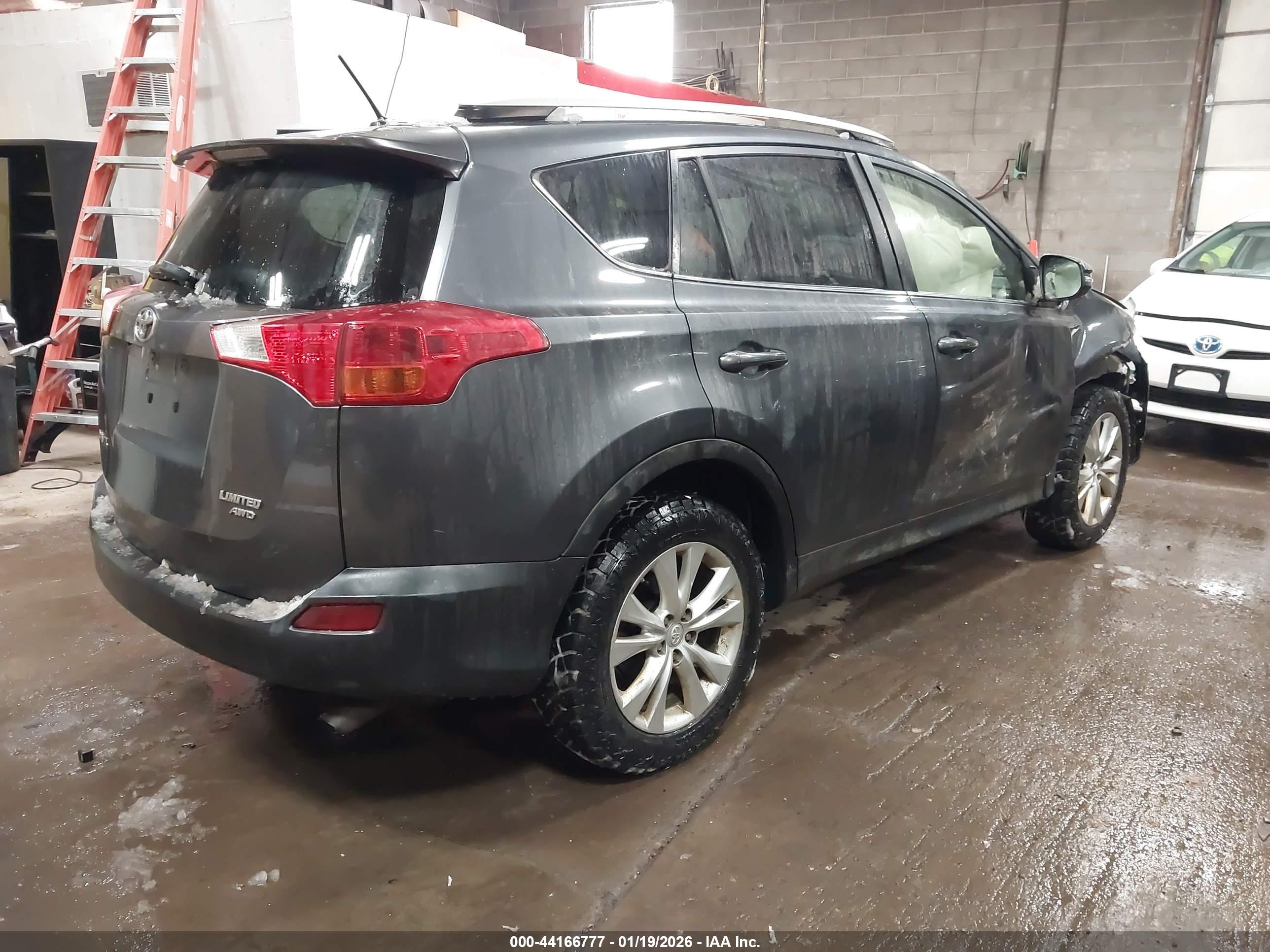TOYOTA RAV4 image 4