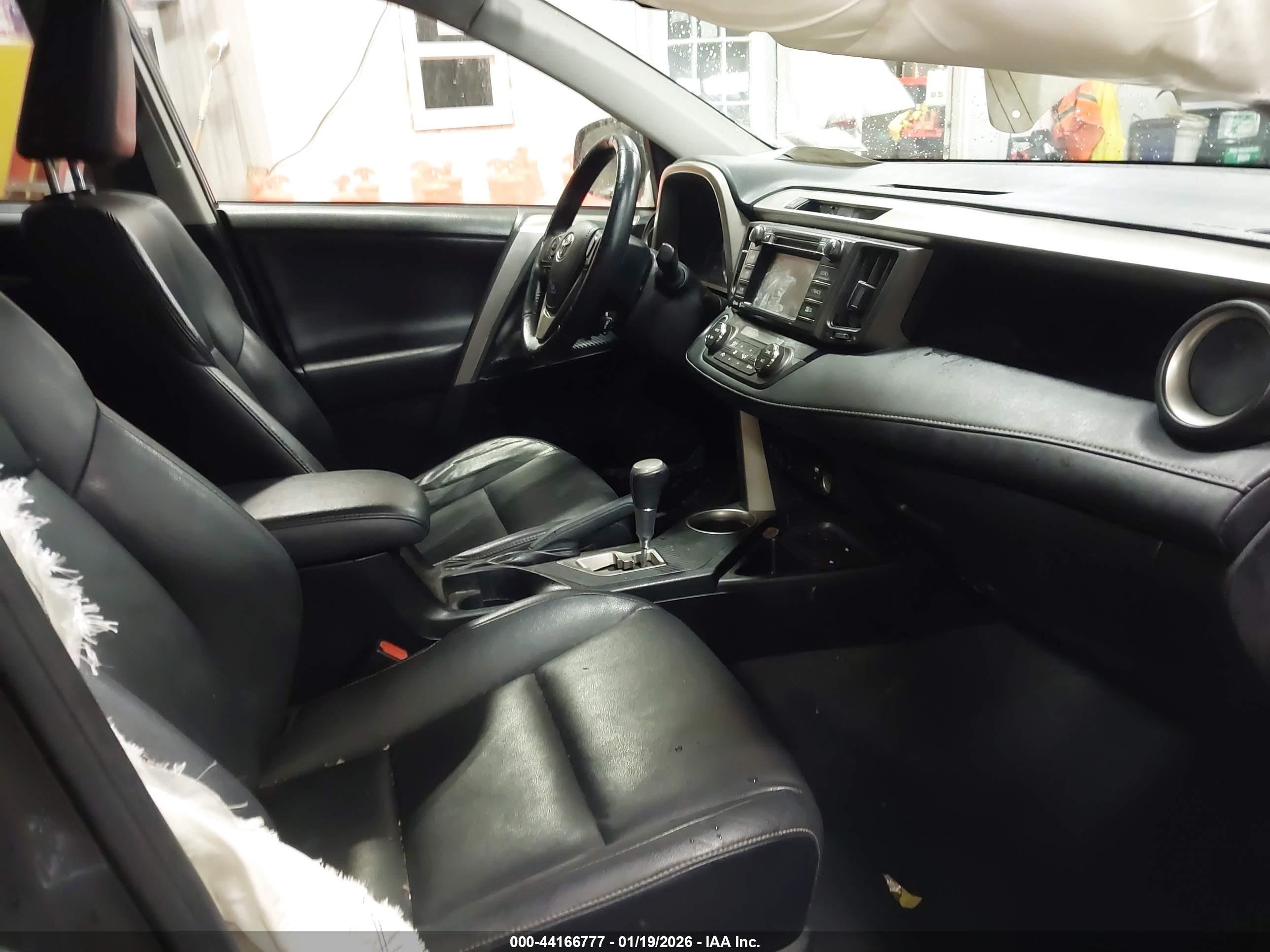 TOYOTA RAV4 image 5