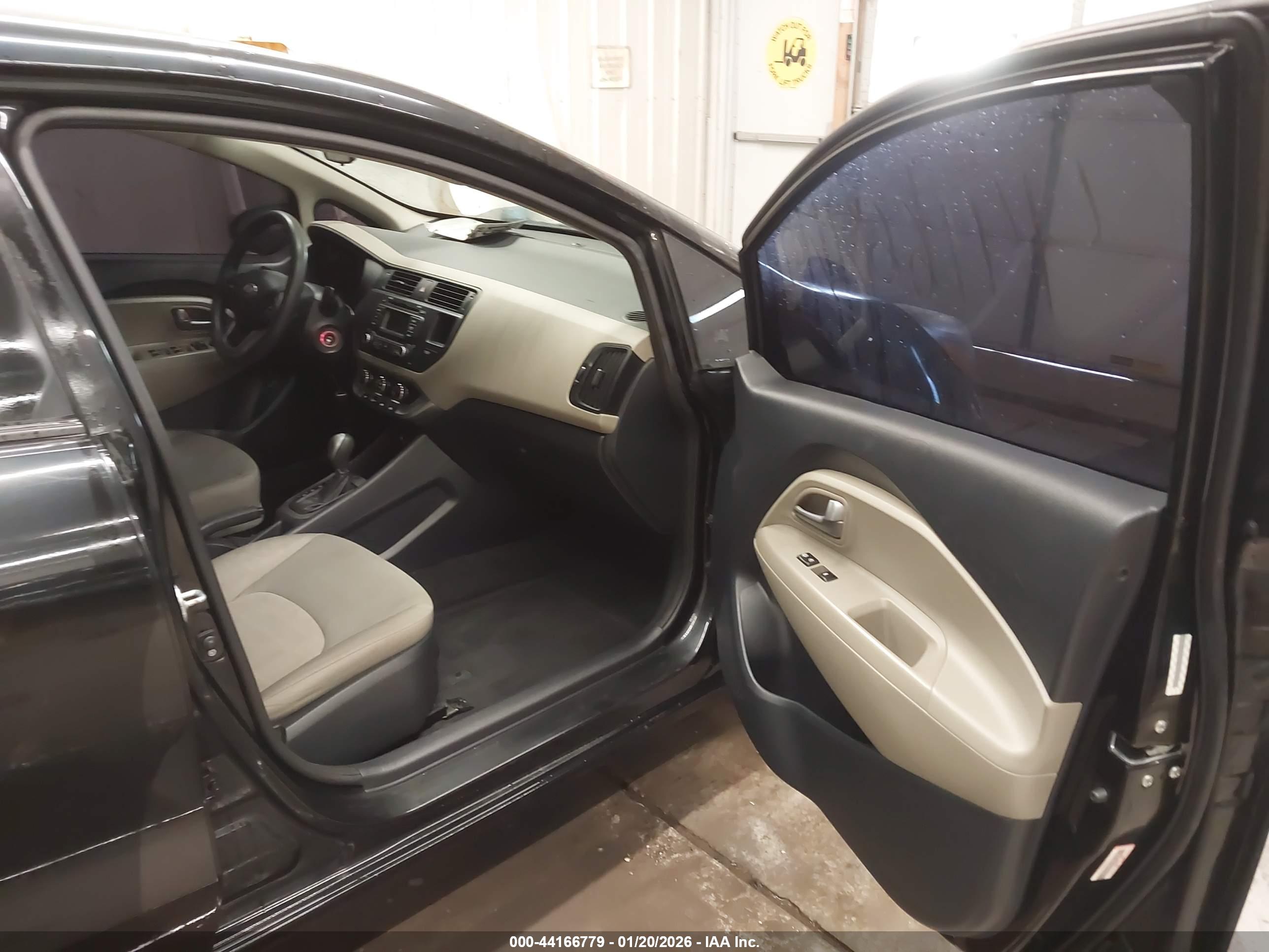 KIA RIO image 5