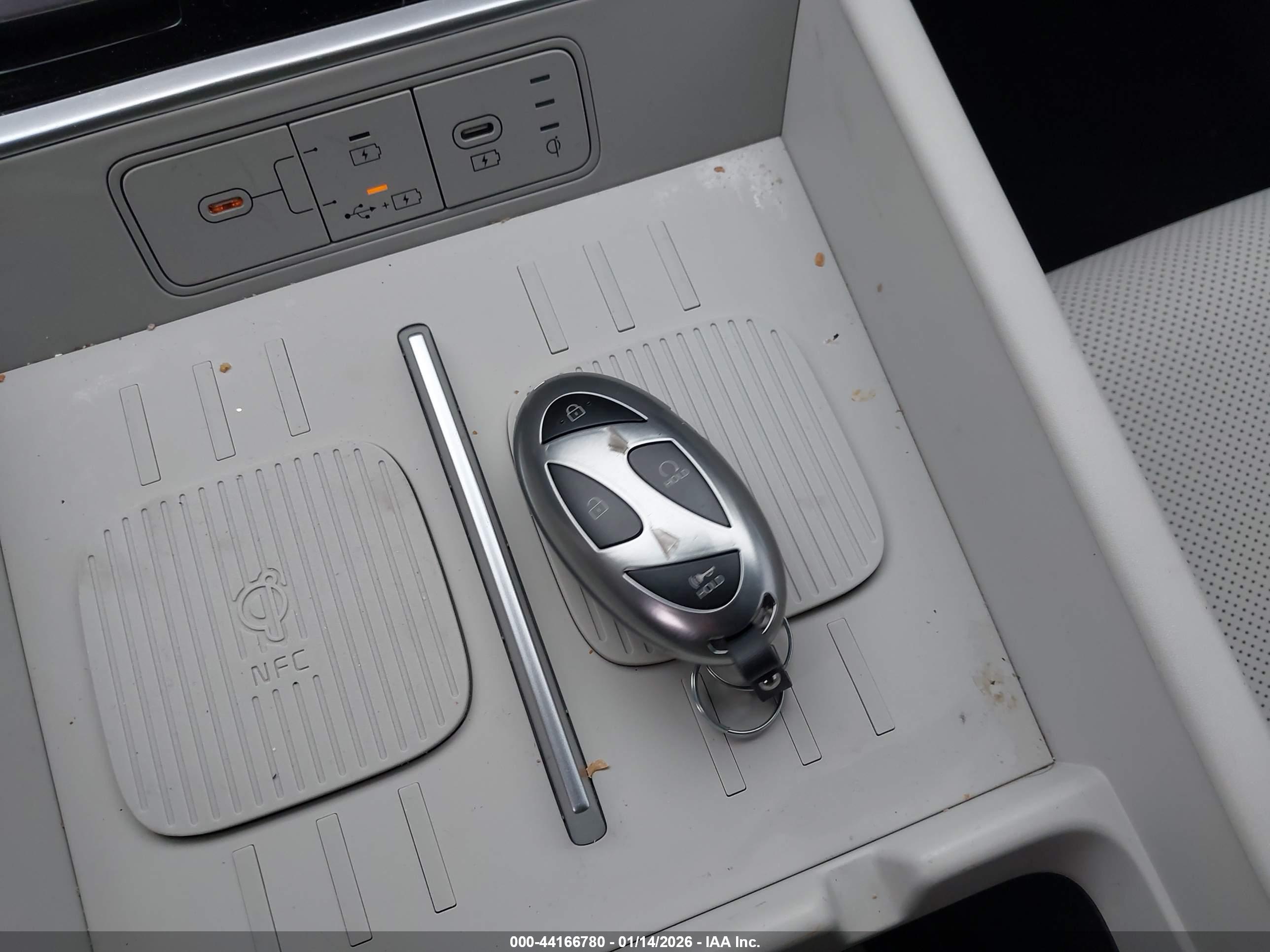 HYUNDAI SANTA image 11
