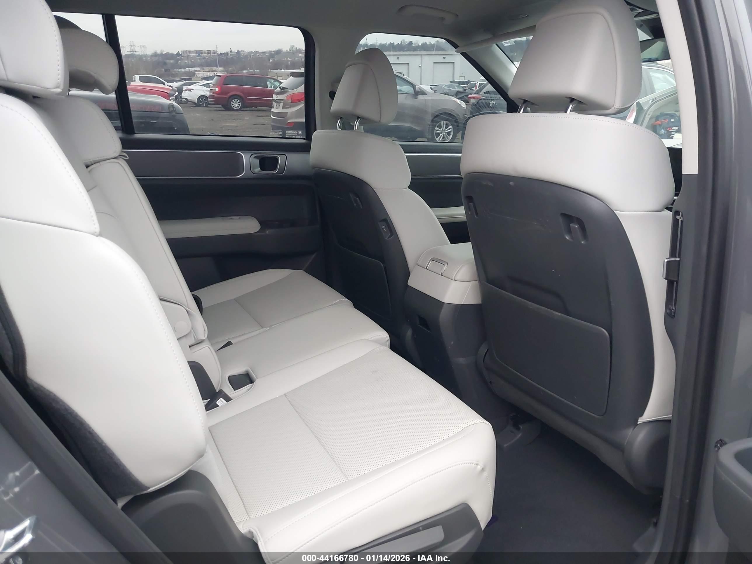 HYUNDAI SANTA image 8
