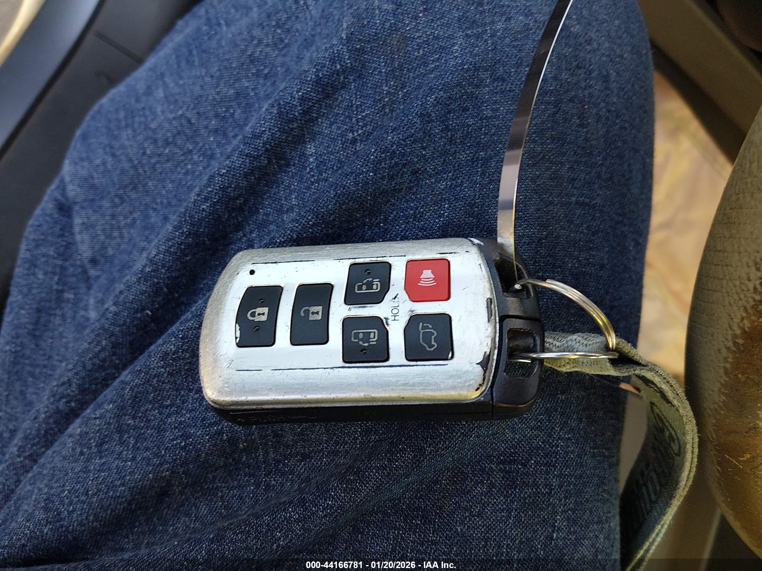 TOYOTA SIENNA image 11