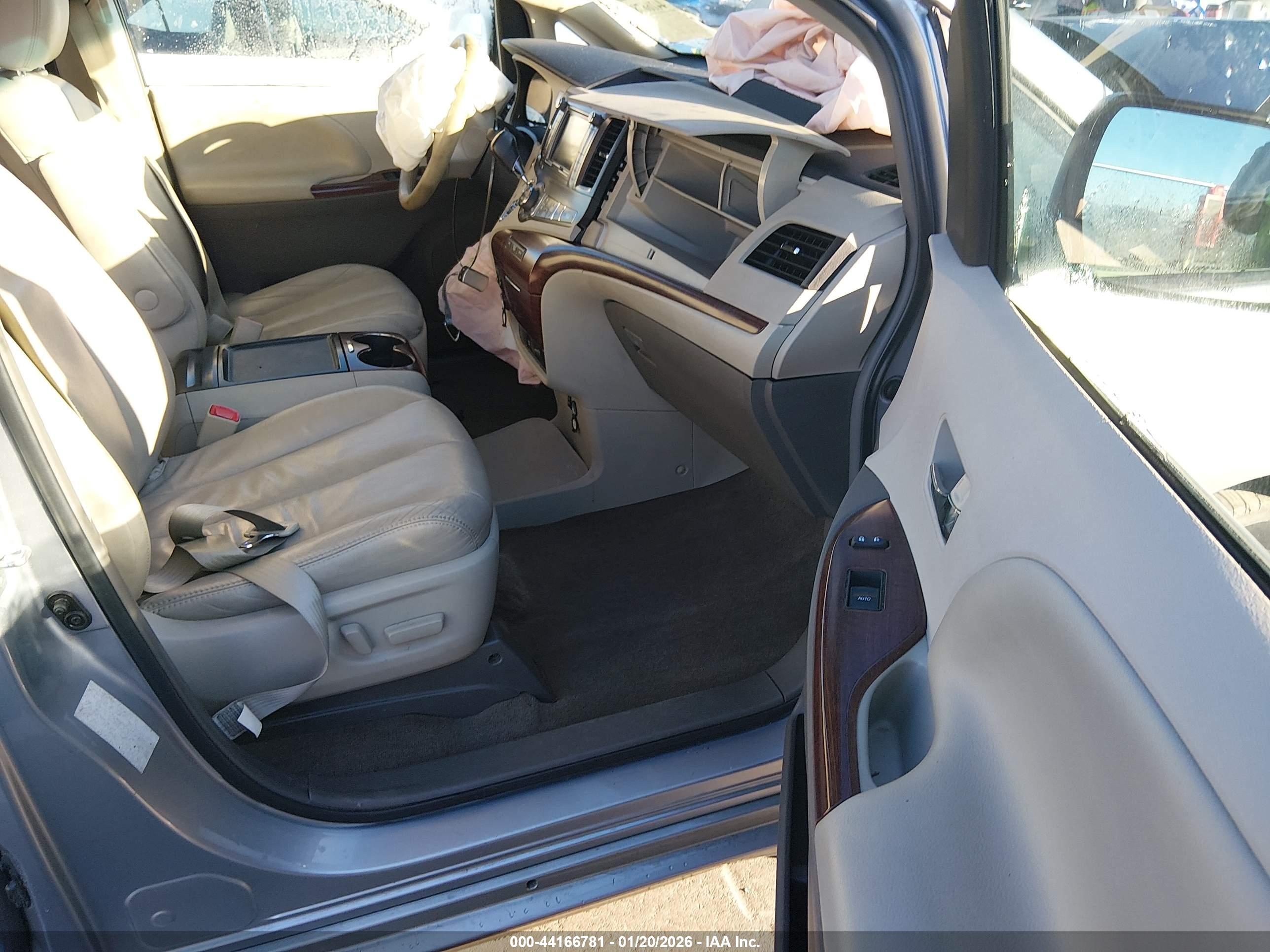 TOYOTA SIENNA image 5