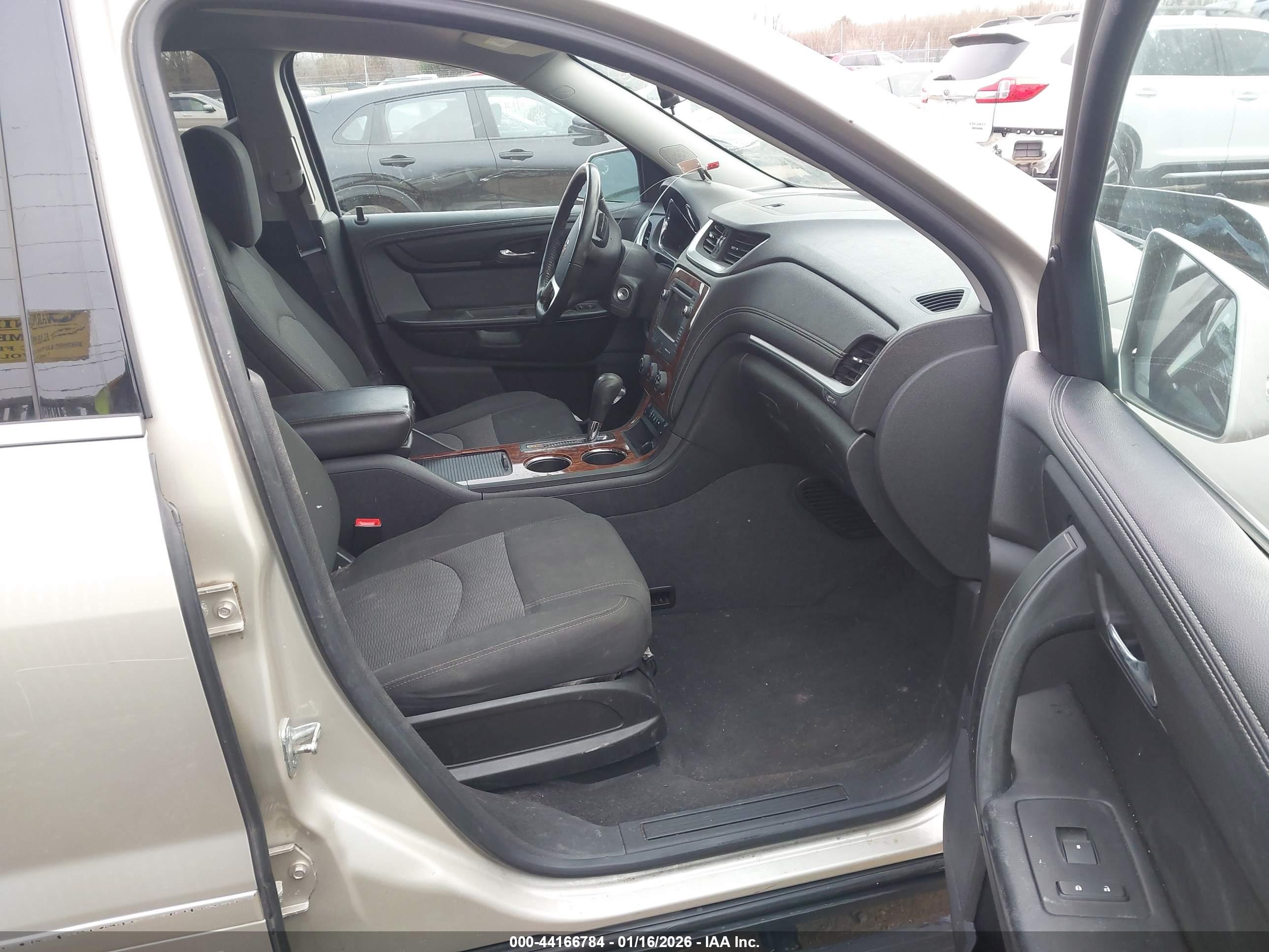 CHEVROLET TRAVERSE image 5