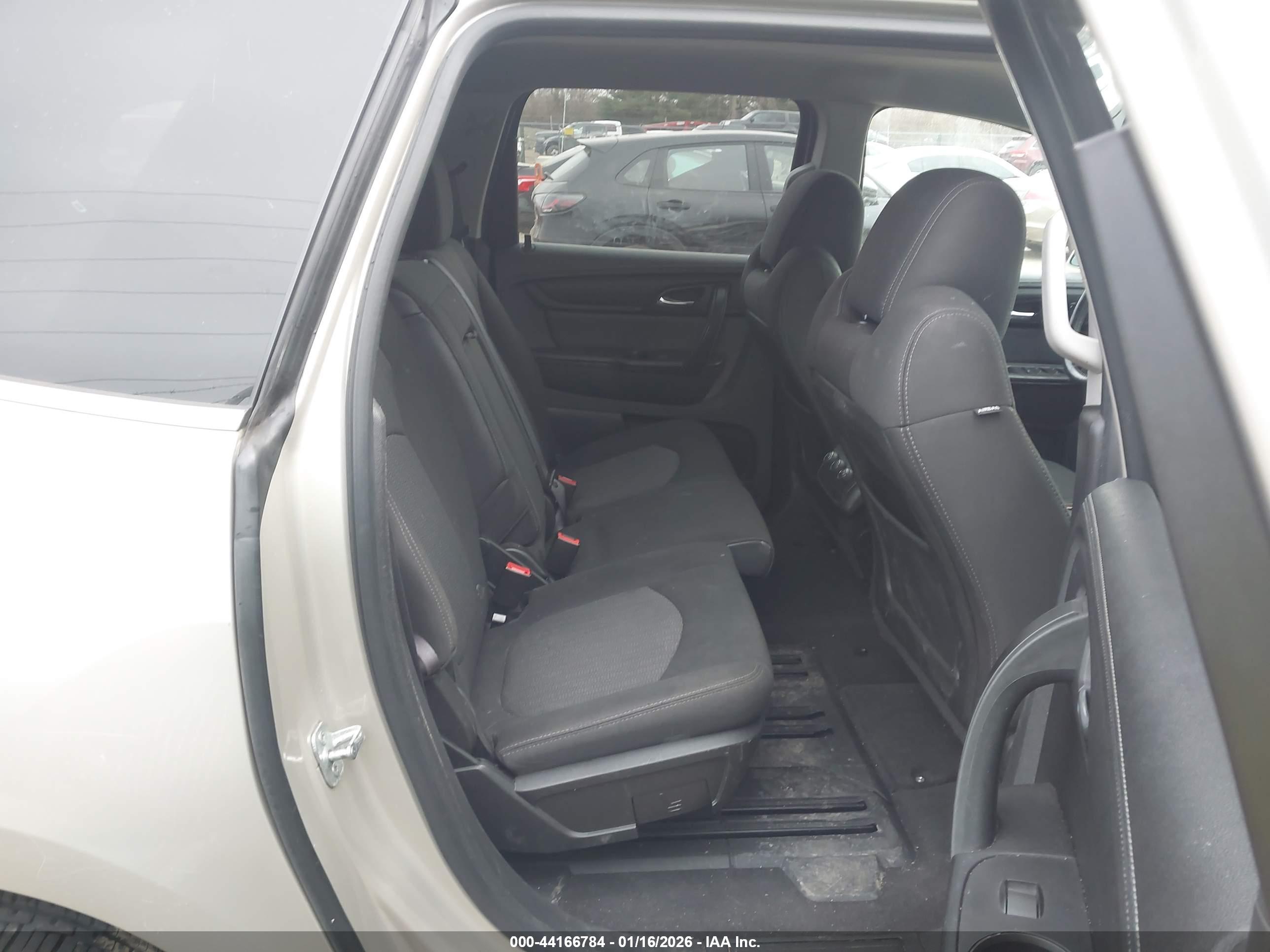 CHEVROLET TRAVERSE image 8