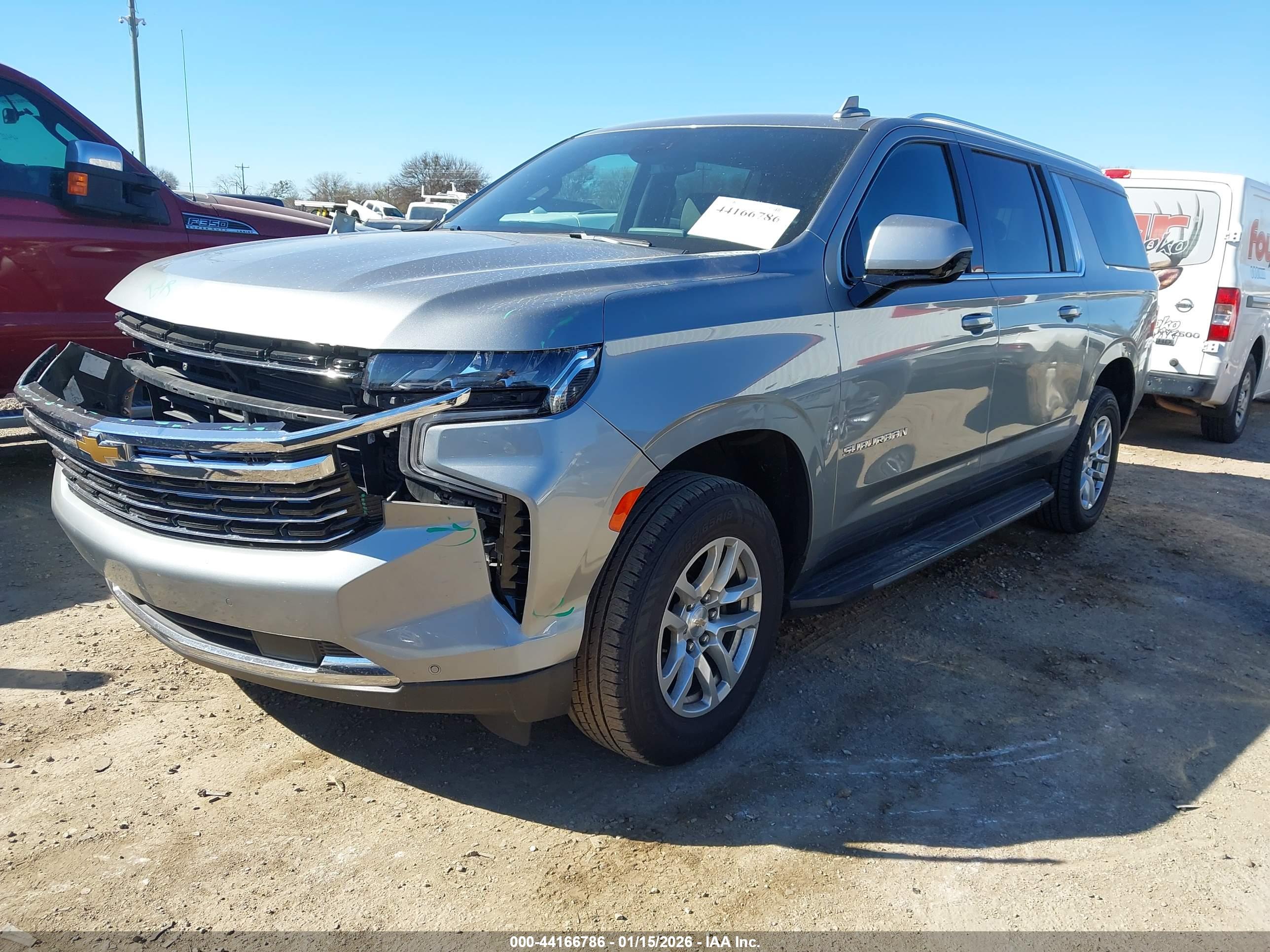 CHEVROLET SUBURBAN image 2