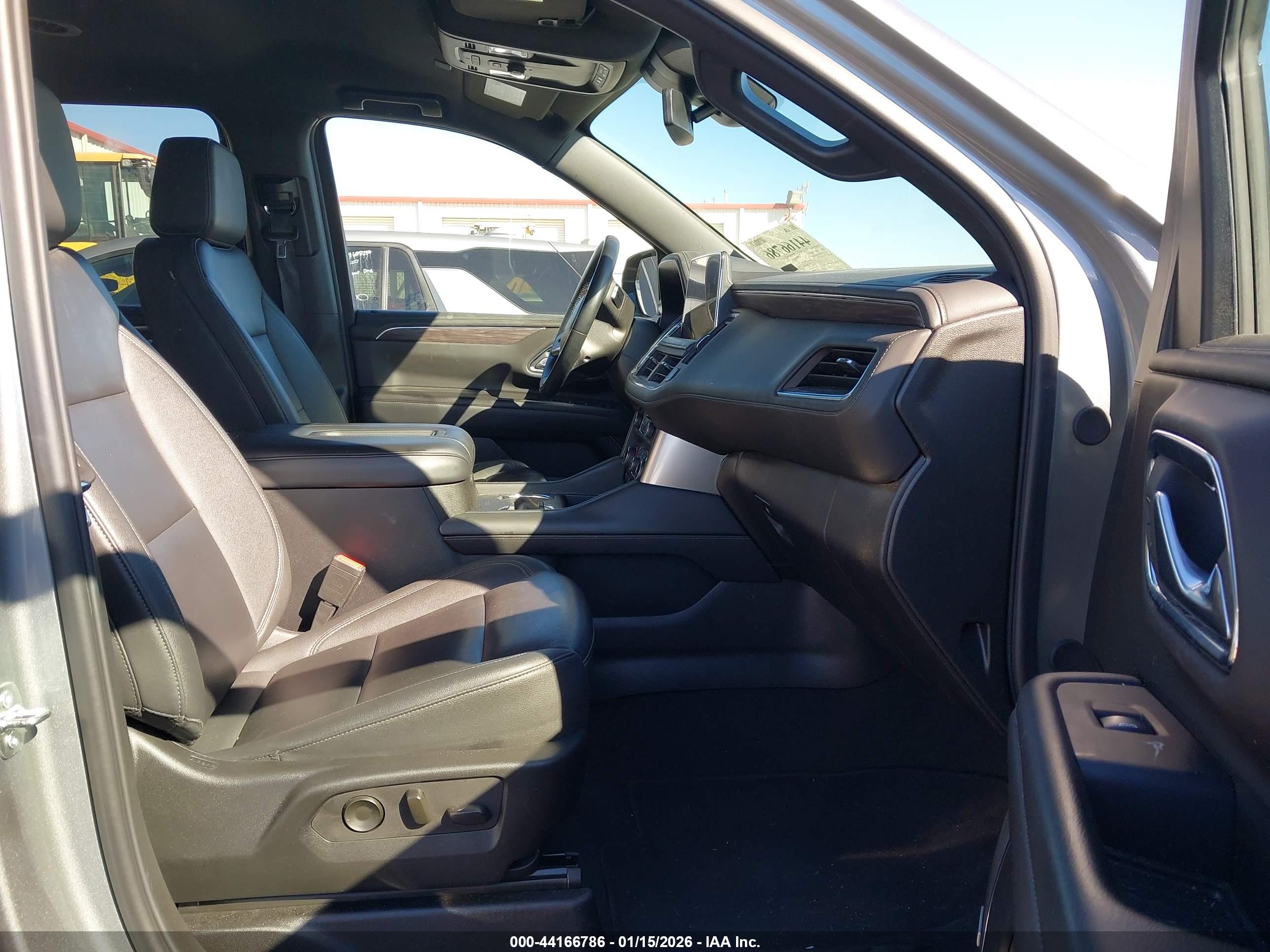 CHEVROLET SUBURBAN image 5