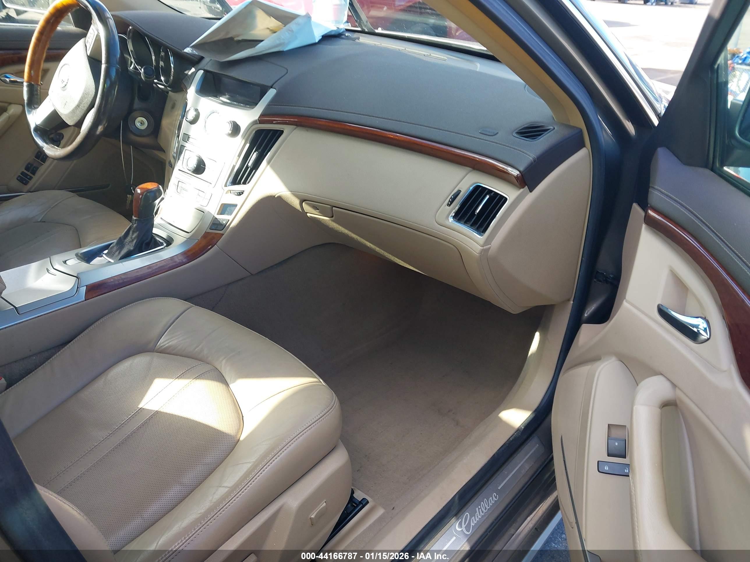 CADILLAC CTS image 5