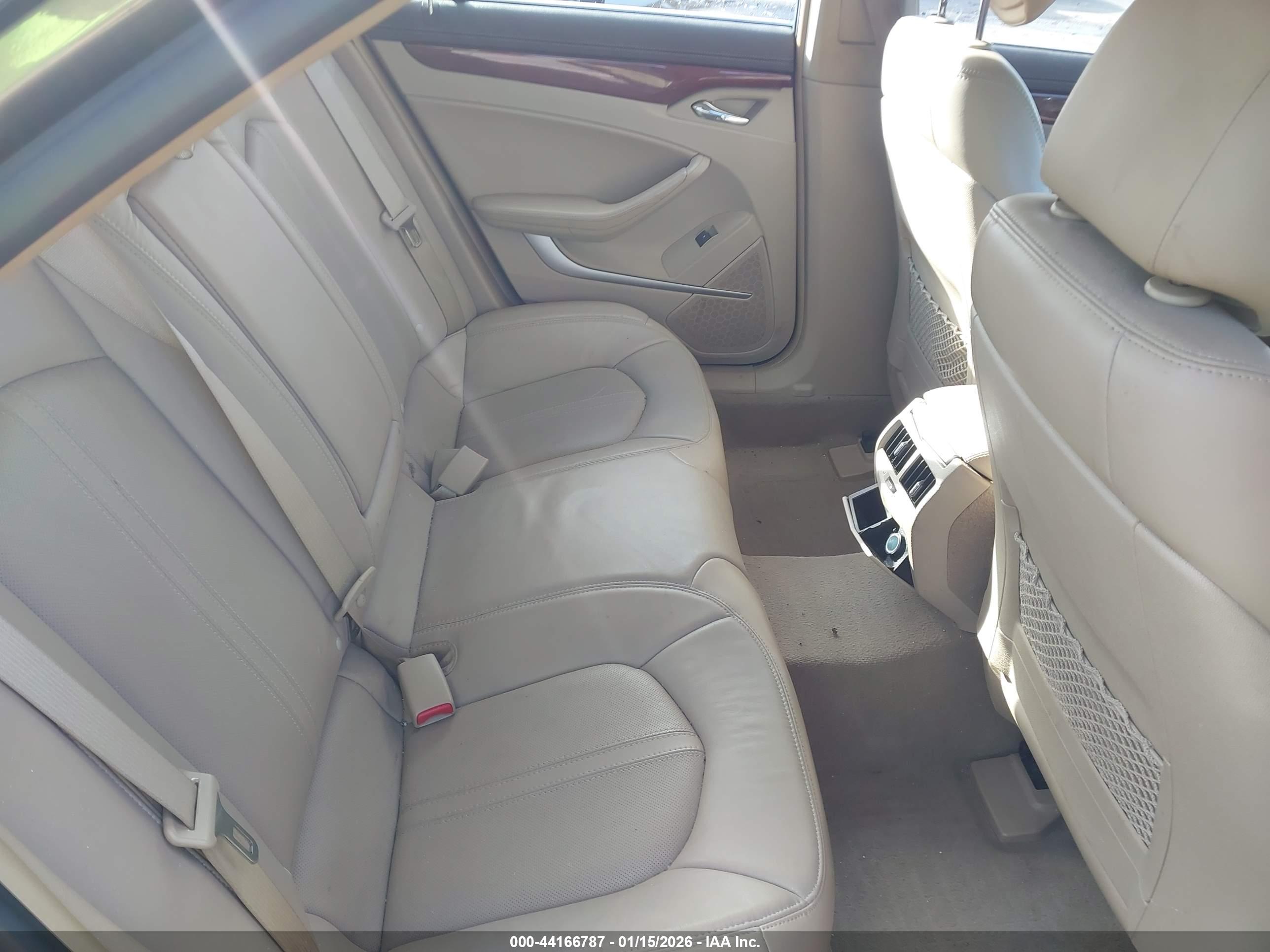 CADILLAC CTS image 8