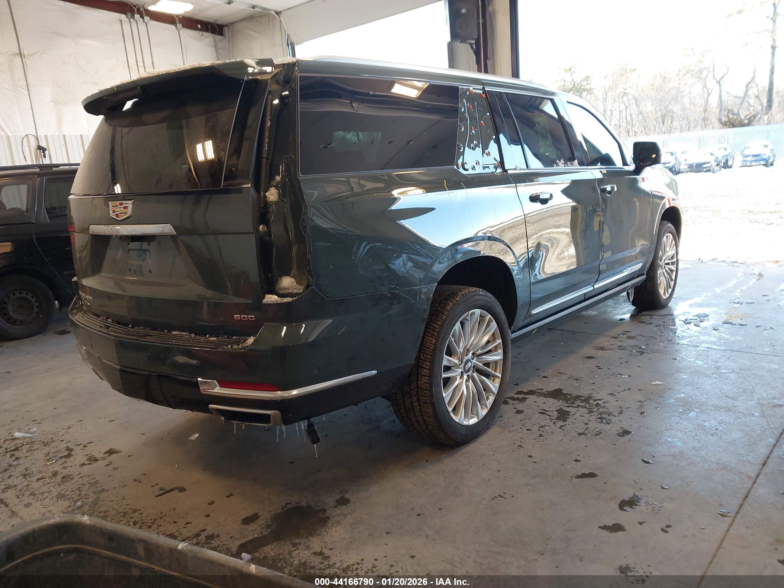 CADILLAC ESCALADE image 4