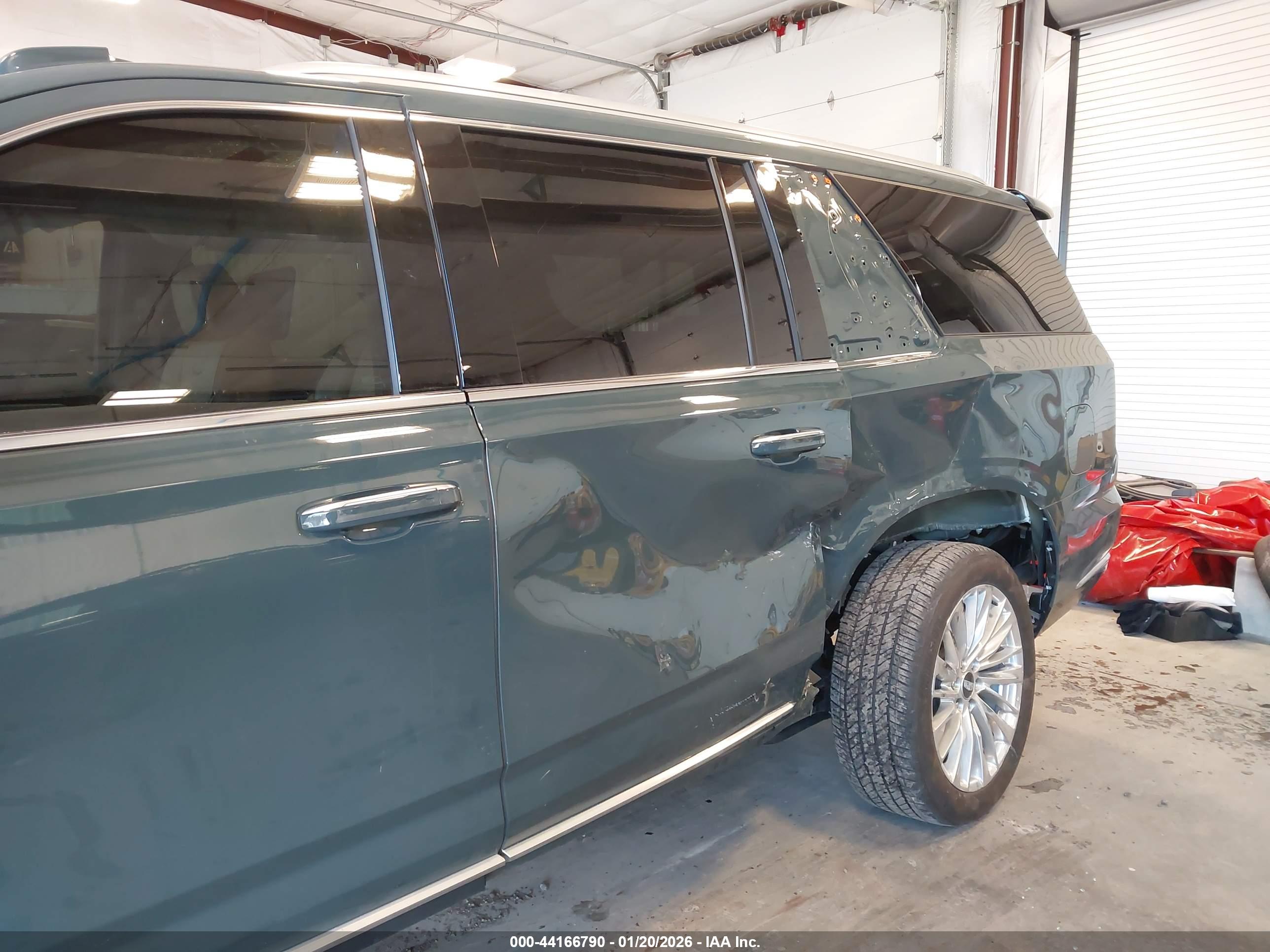 CADILLAC ESCALADE image 6