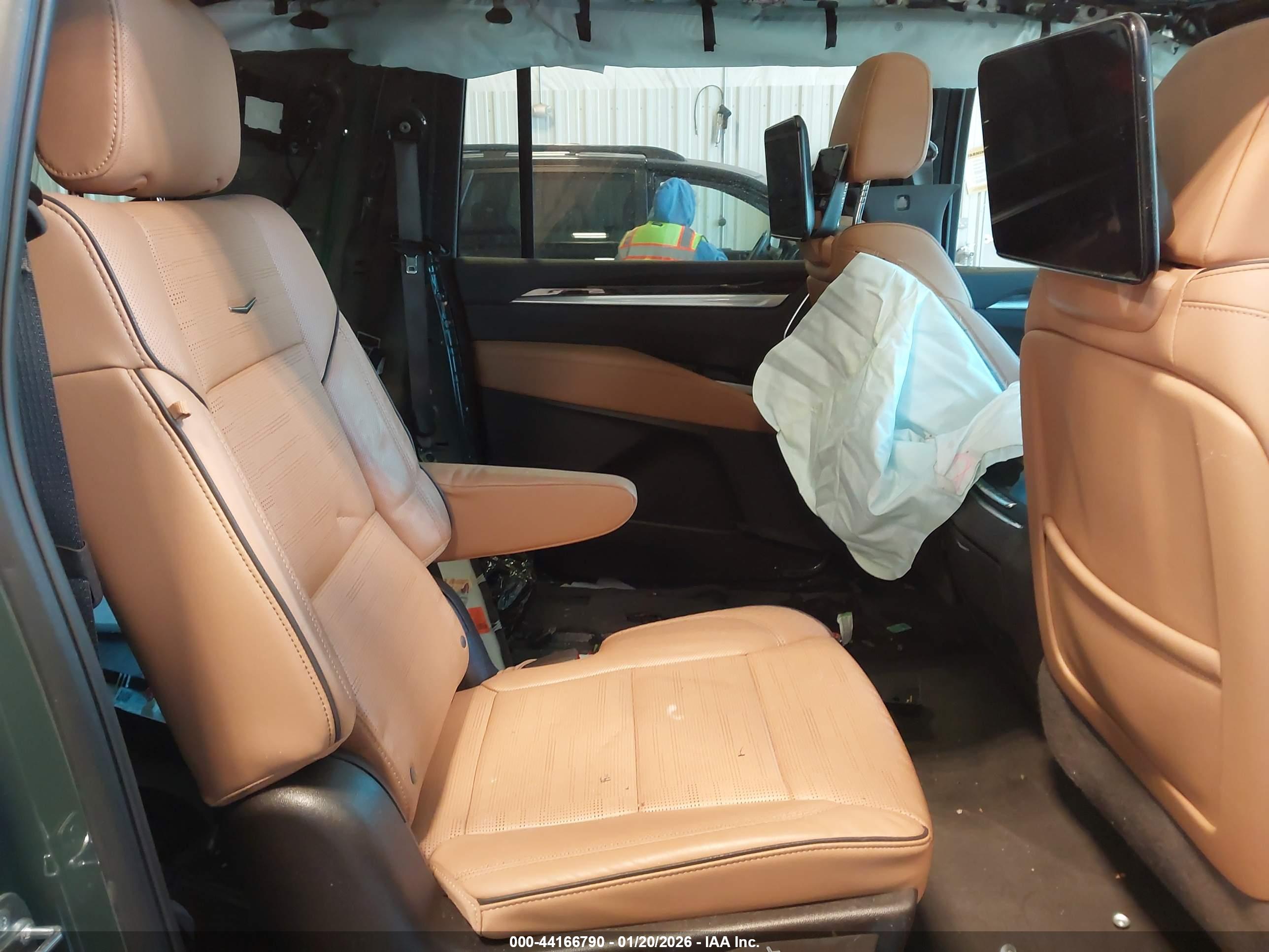 CADILLAC ESCALADE image 8