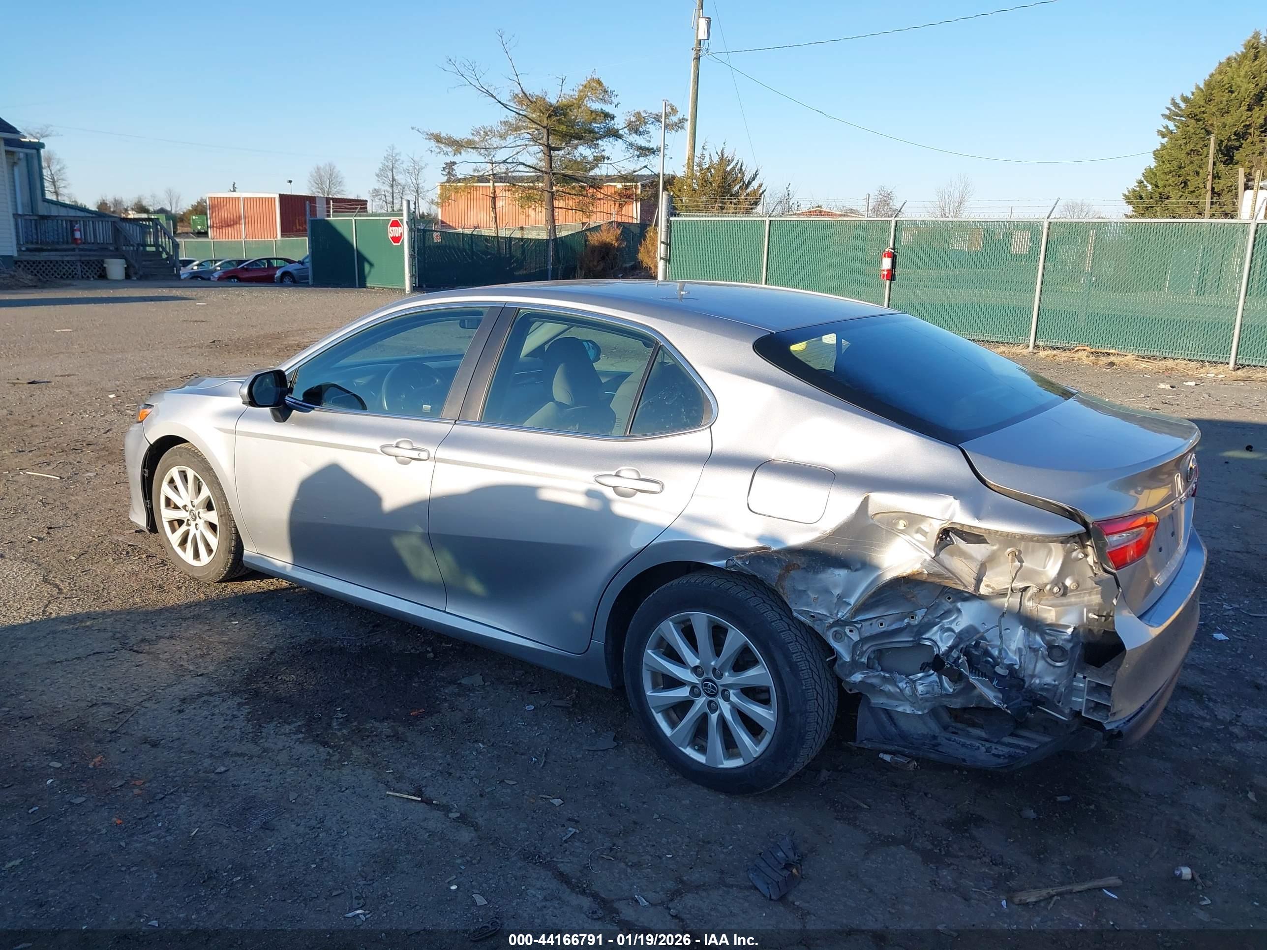 TOYOTA CAMRY image 3