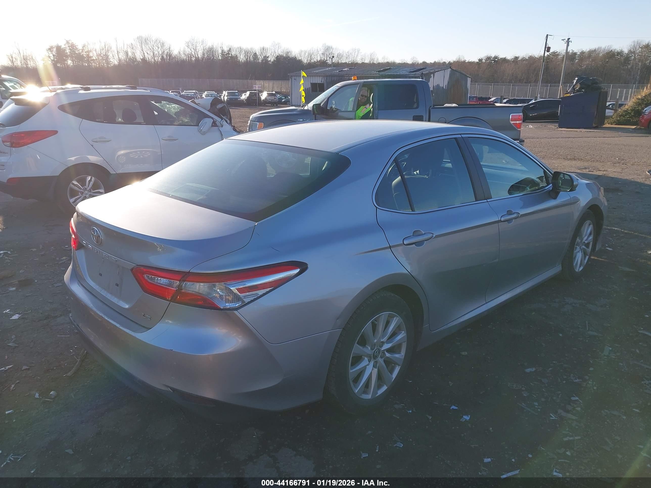 TOYOTA CAMRY image 4