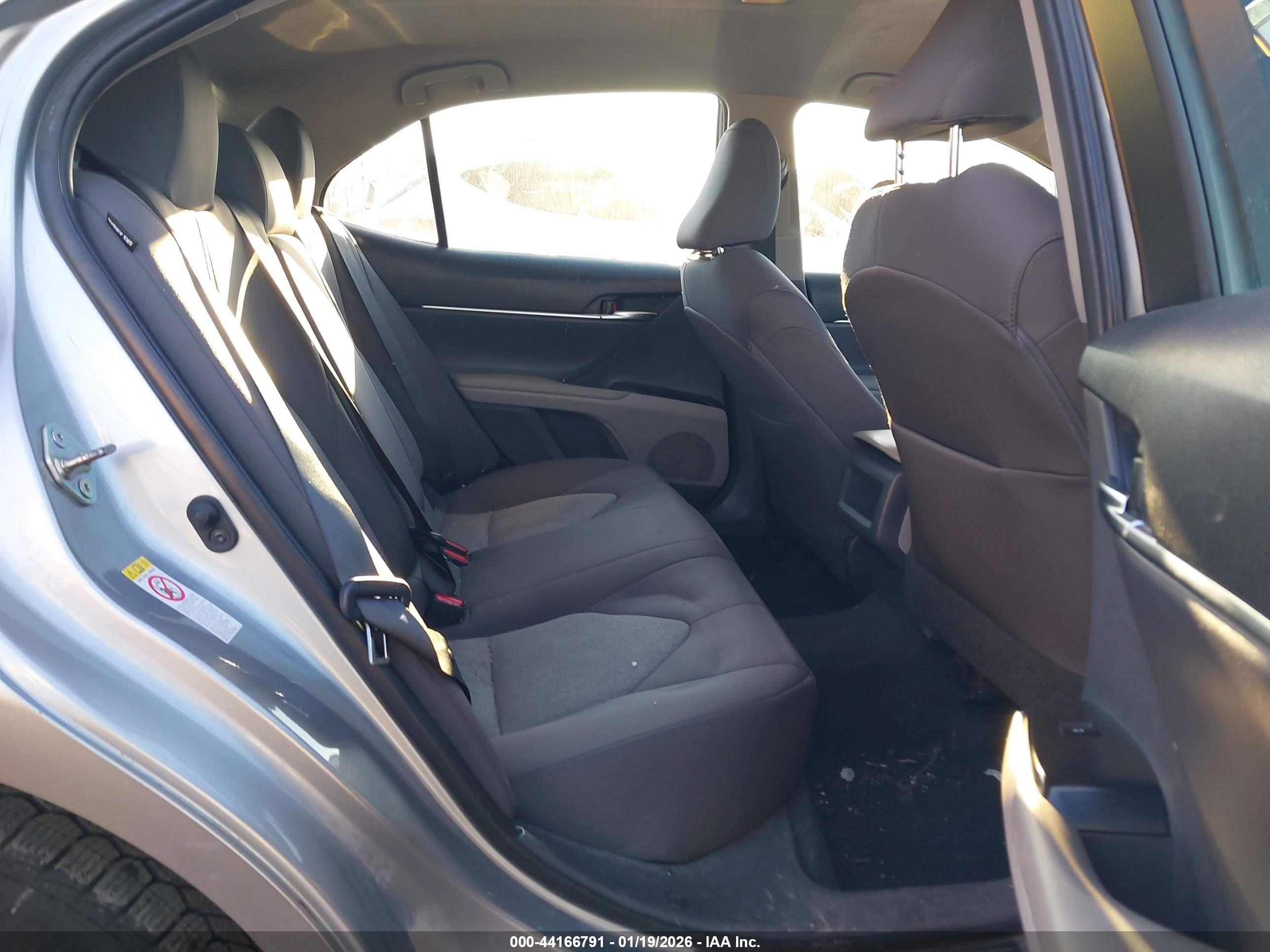 TOYOTA CAMRY image 8