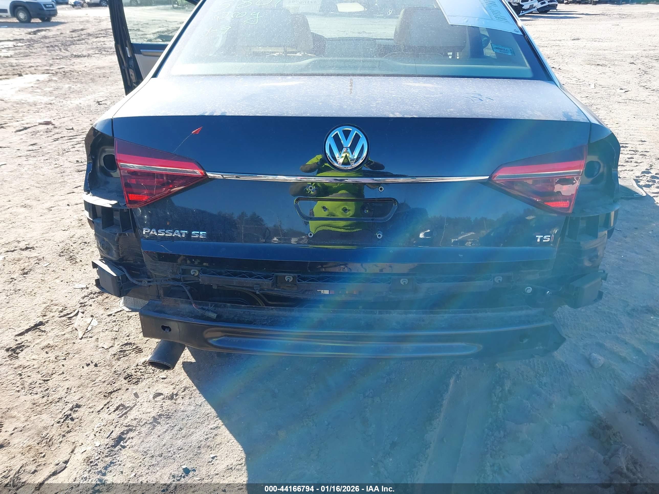 VOLKSWAGEN PASSAT image 6
